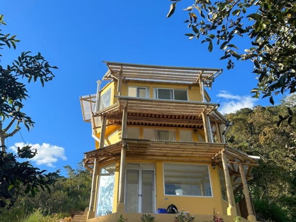 Lakefront Off-Grid Retreat with Established Airbnb & Permaculture Centre — Santiago Atitlán