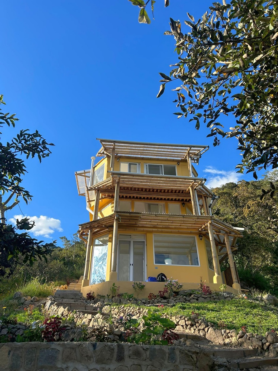 Lakefront Off-Grid Retreat with Established Airbnb & Permaculture Centre — Santiago Atitlán