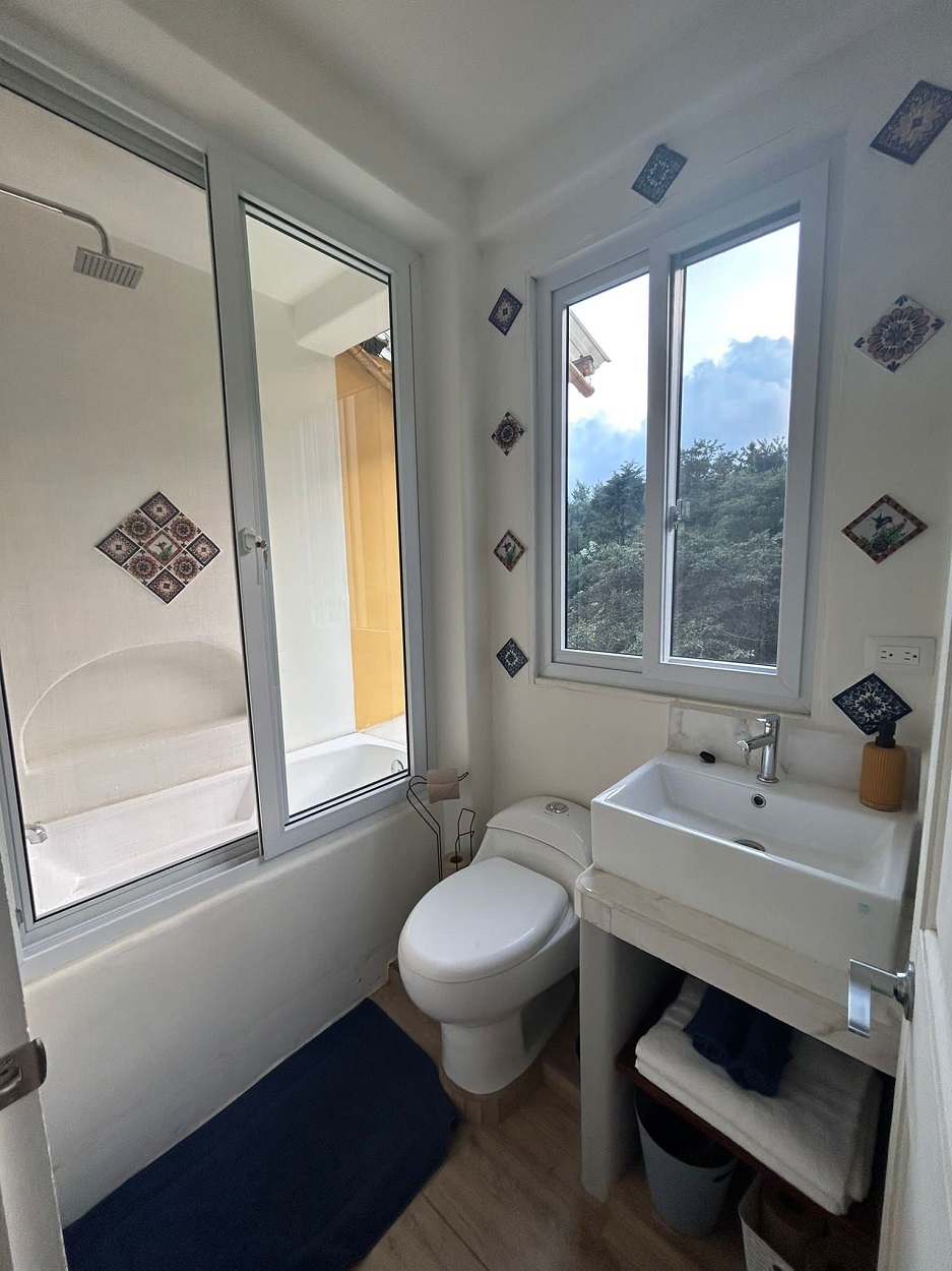 Lakefront Off-Grid Retreat with Established Airbnb & Permaculture Centre — Santiago Atitlán