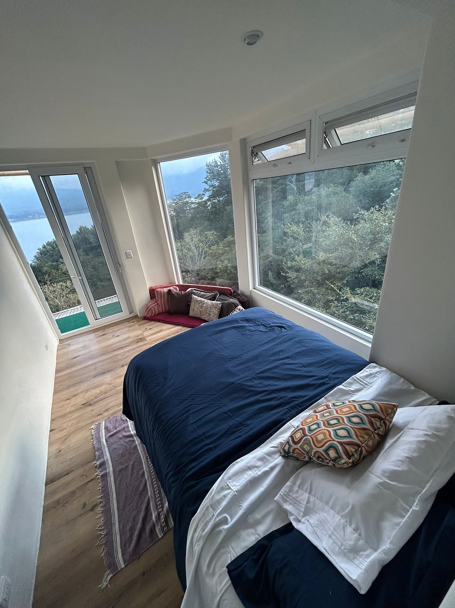 Lakefront Off-Grid Retreat with Established Airbnb & Permaculture Centre — Santiago Atitlán