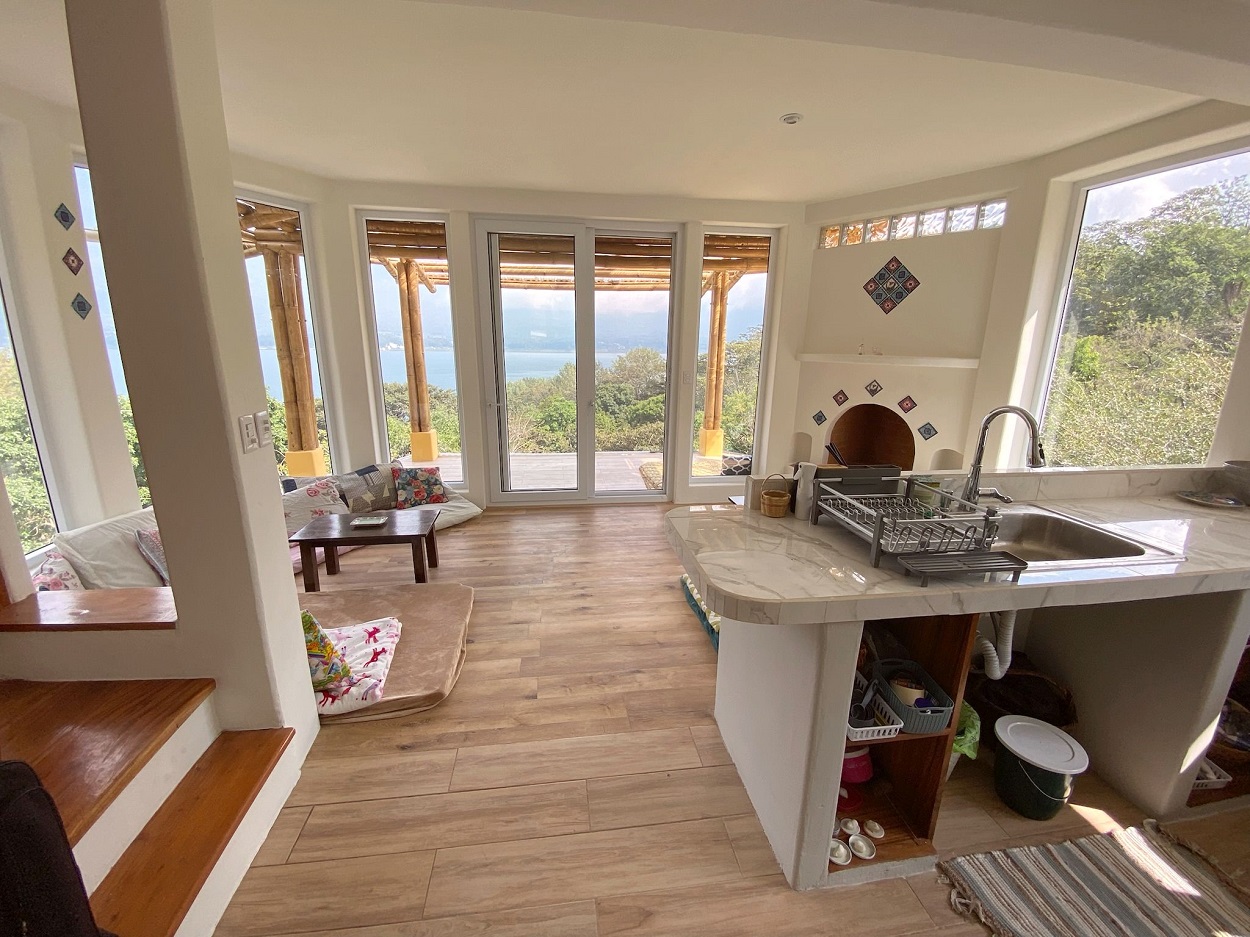 Lakefront Off-Grid Retreat with Established Airbnb & Permaculture Centre — Santiago Atitlán