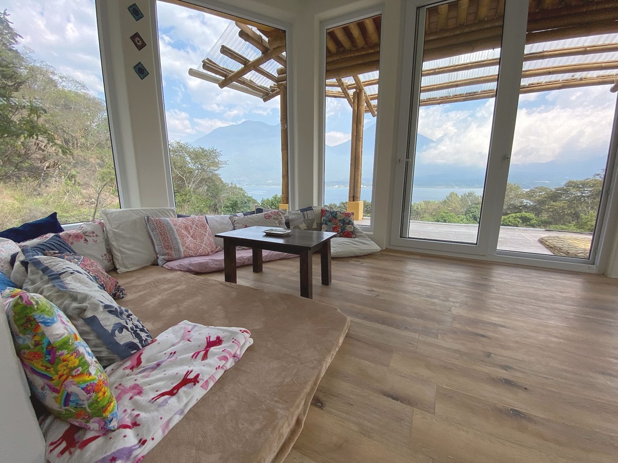 Lakefront Off-Grid Retreat with Established Airbnb & Permaculture Centre — Santiago Atitlán