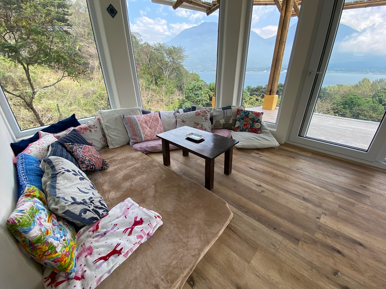 Lakefront Off-Grid Retreat with Established Airbnb & Permaculture Centre — Santiago Atitlán