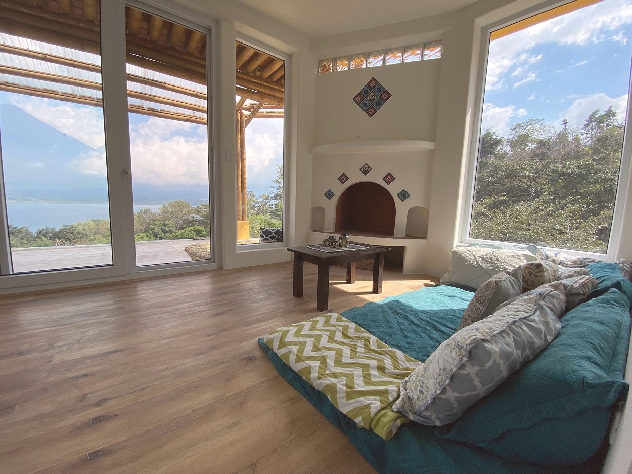 Lakefront Off-Grid Retreat with Established Airbnb & Permaculture Centre — Santiago Atitlán