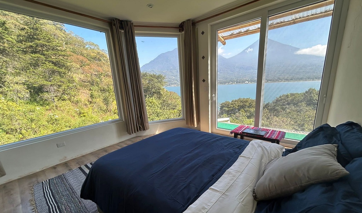 Lakefront Off-Grid Retreat with Established Airbnb & Permaculture Centre — Santiago Atitlán