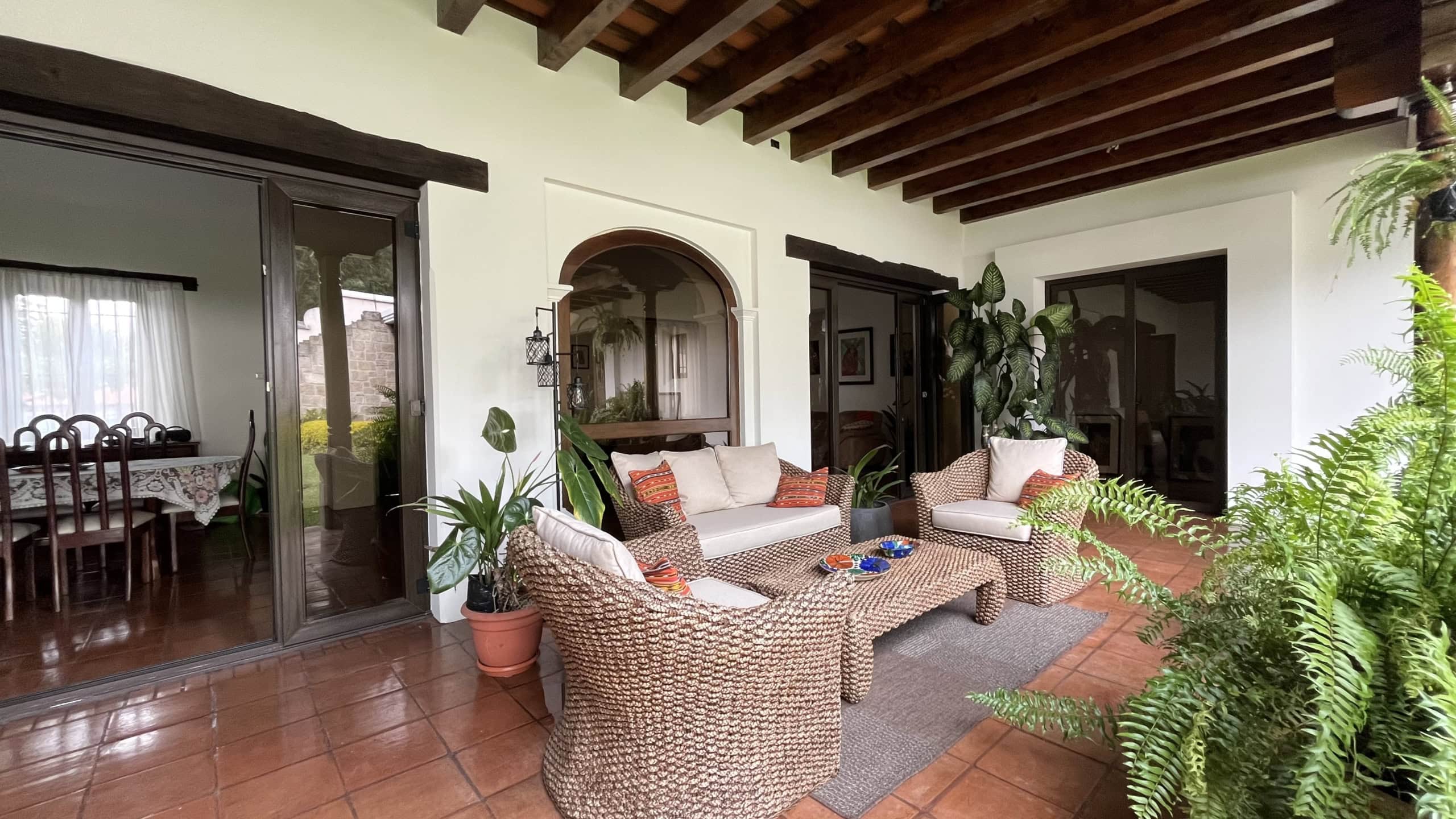 3 bedroom house for rent with a beautiful garden, located in Jacarandas