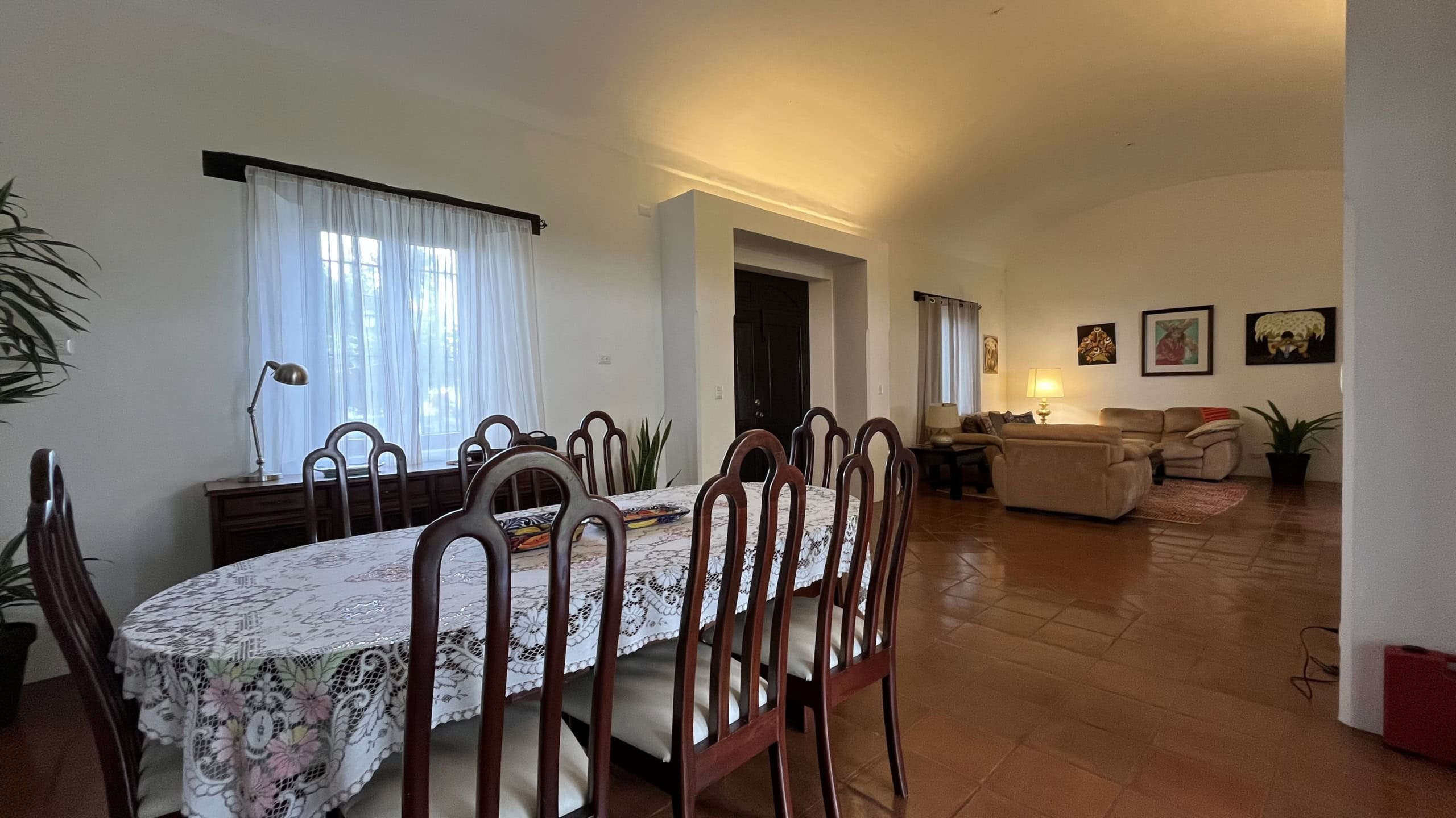 3 bedroom house for rent with a beautiful garden, located in Jacarandas