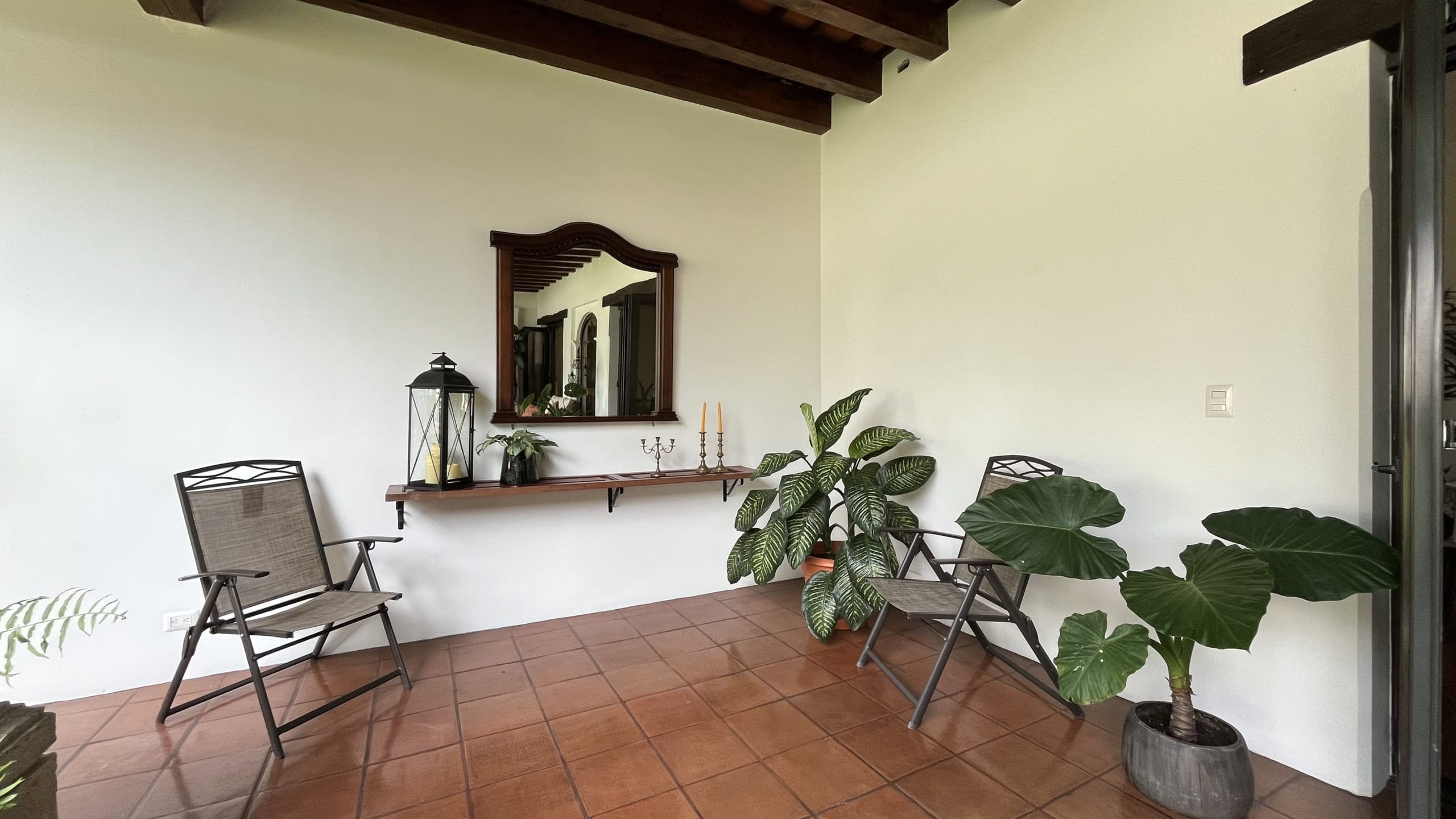 3 bedroom house for rent with a beautiful garden, located in Jacarandas