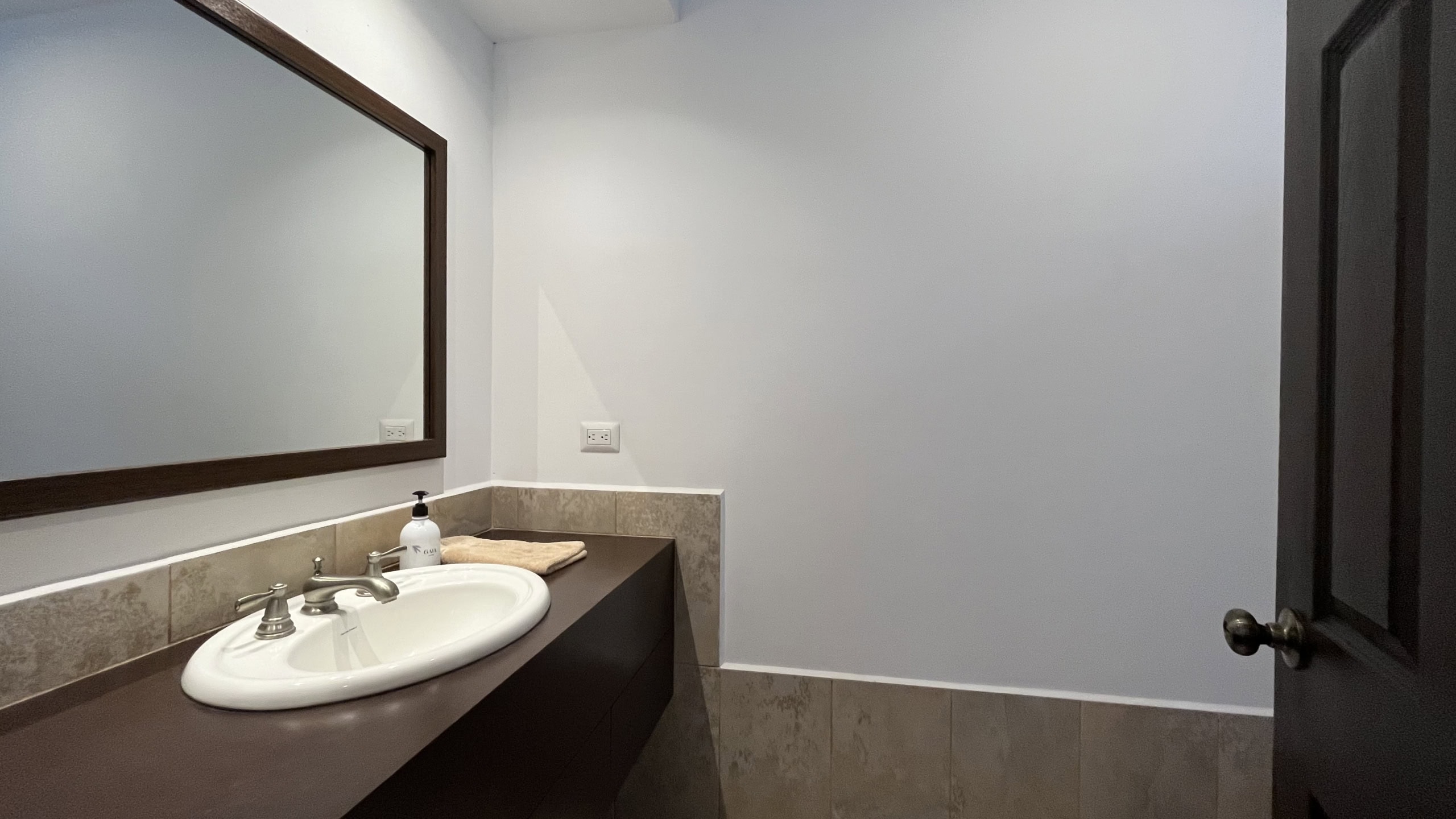3 bedroom house for rent with a beautiful garden, located in Jacarandas
