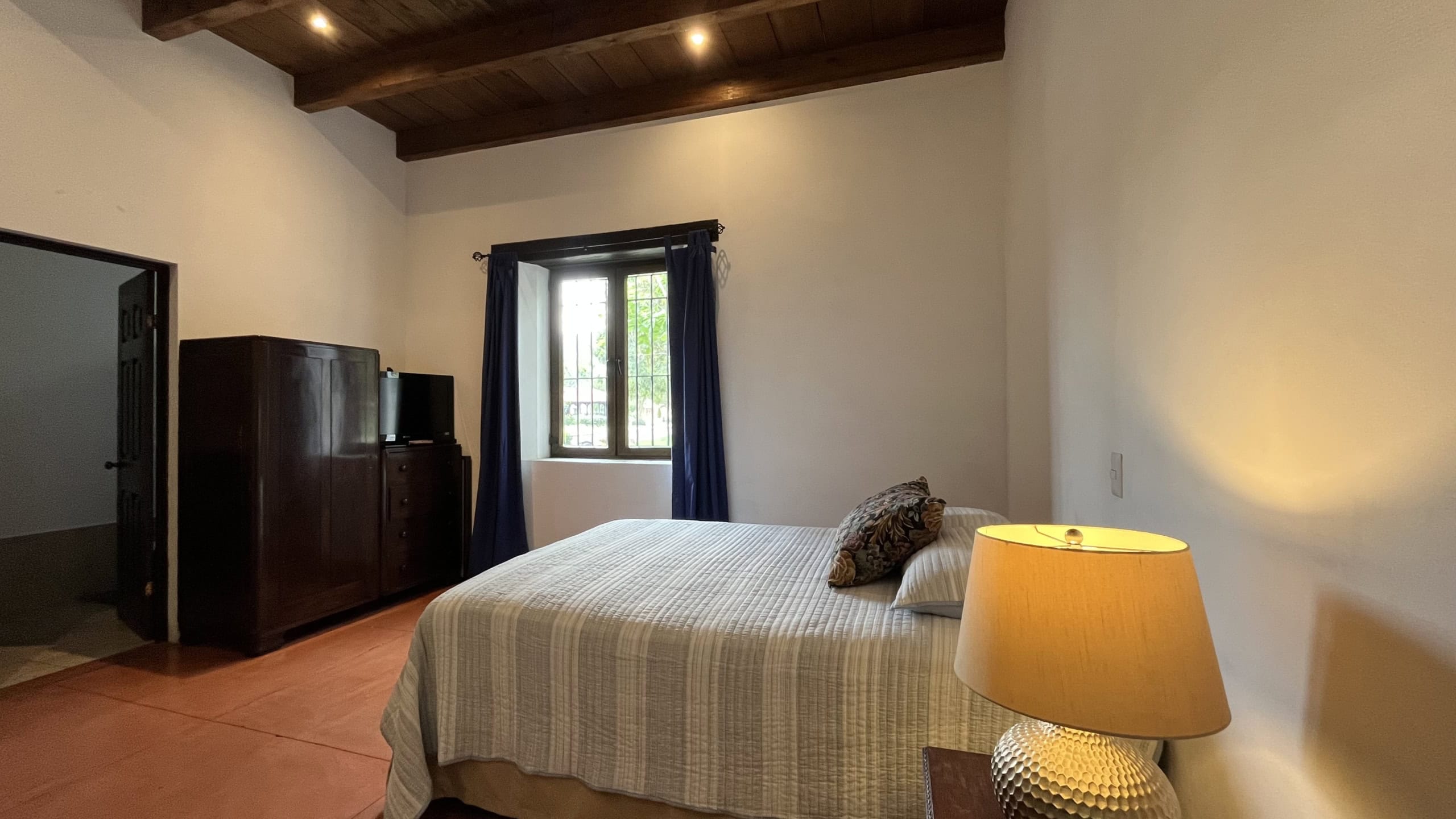 3 bedroom house for rent with a beautiful garden, located in Jacarandas