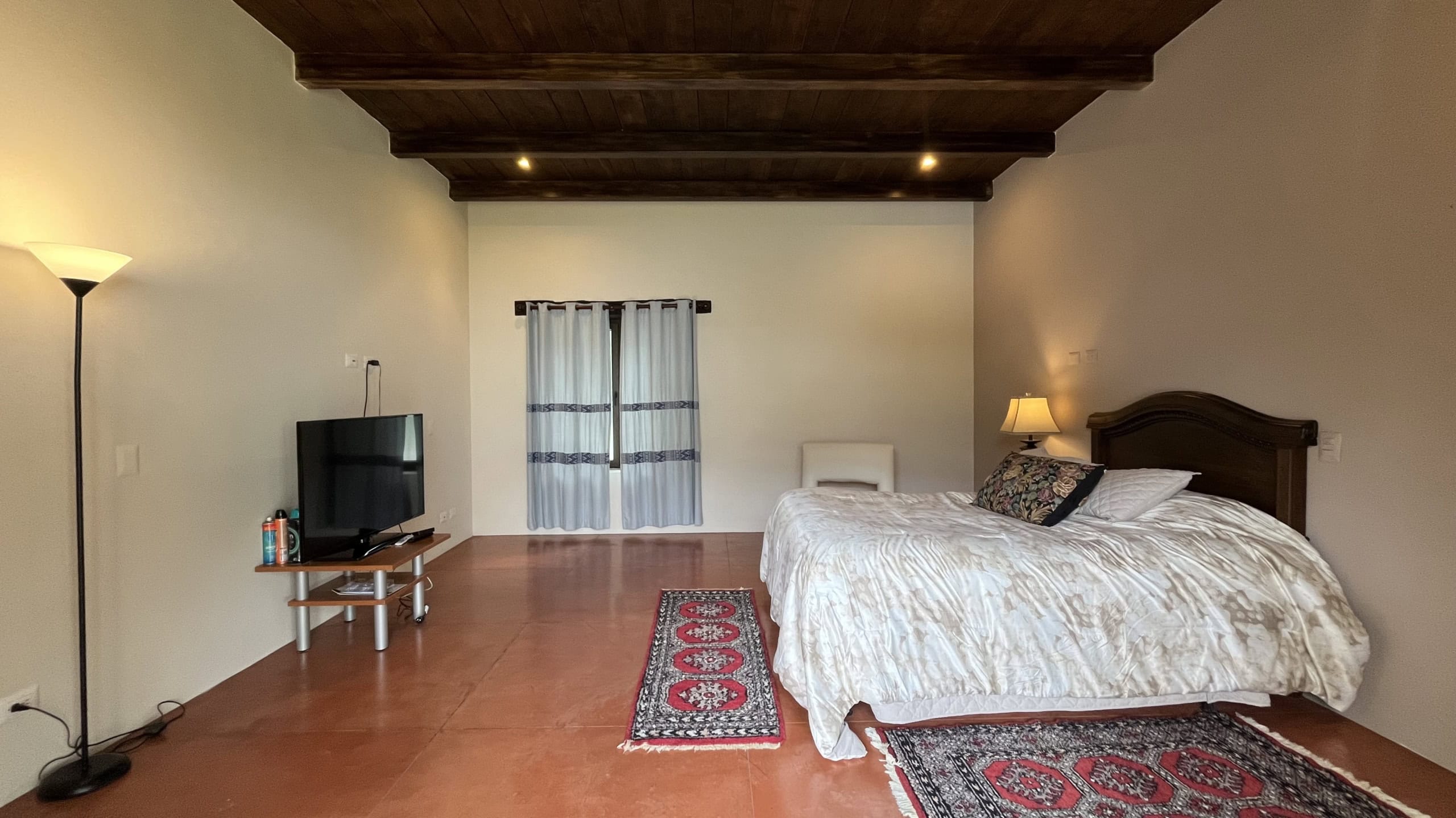 3 bedroom house for rent with a beautiful garden, located in Jacarandas