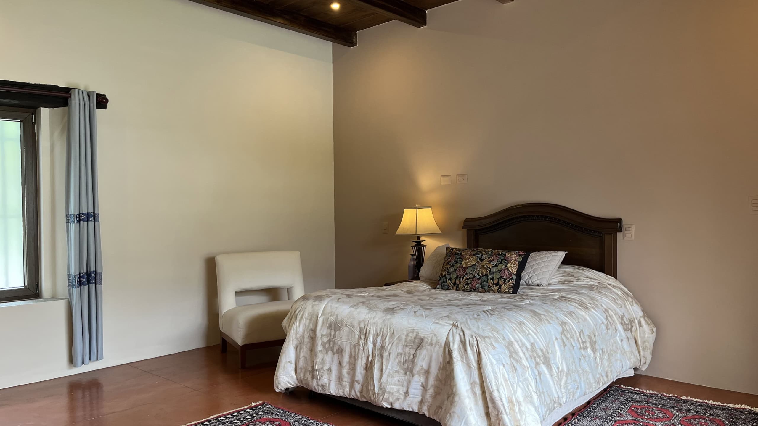 3 bedroom house for rent with a beautiful garden, located in Jacarandas
