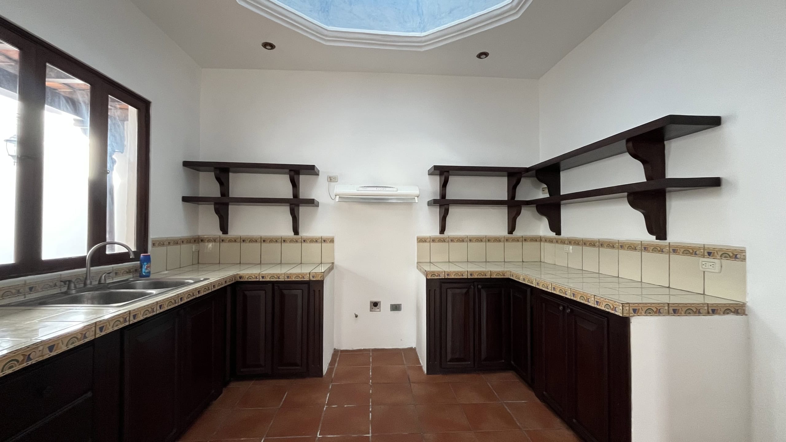 Rental oportunity, south side of La Antigua, just 2kms from the Central Park, unfurnished.