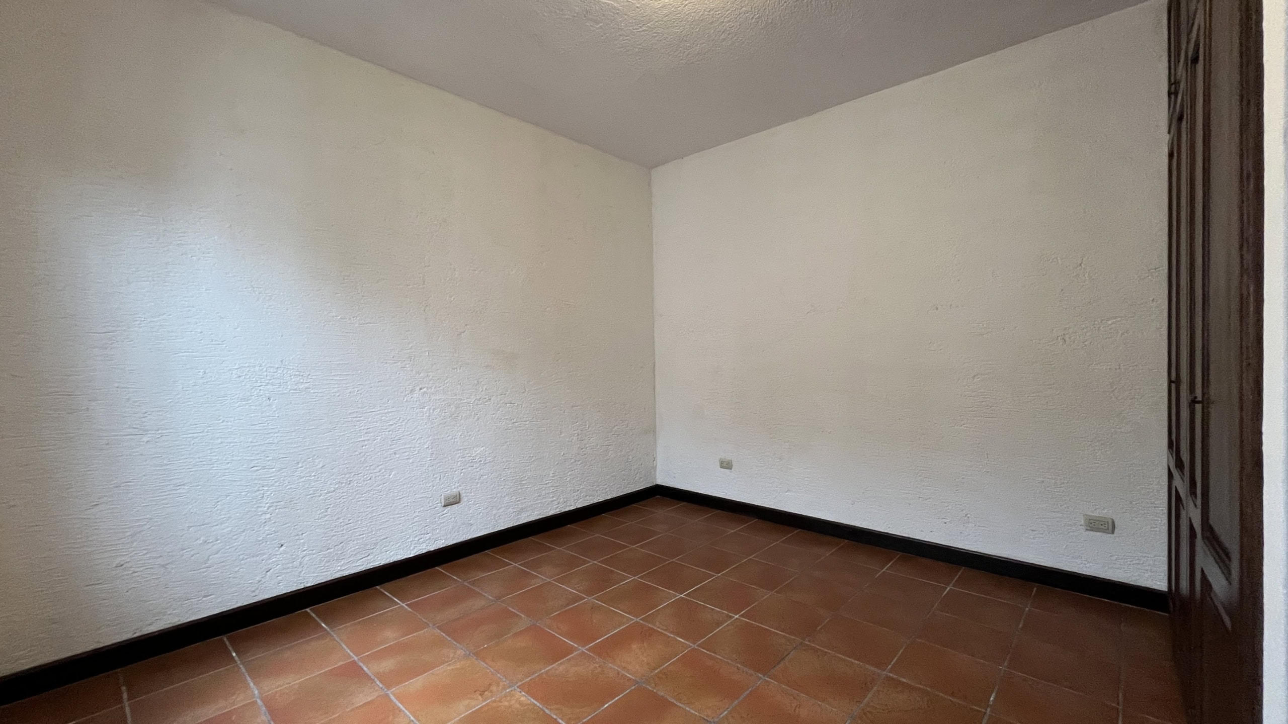 Rental oportunity, south side of La Antigua, just 2kms from the Central Park, unfurnished.