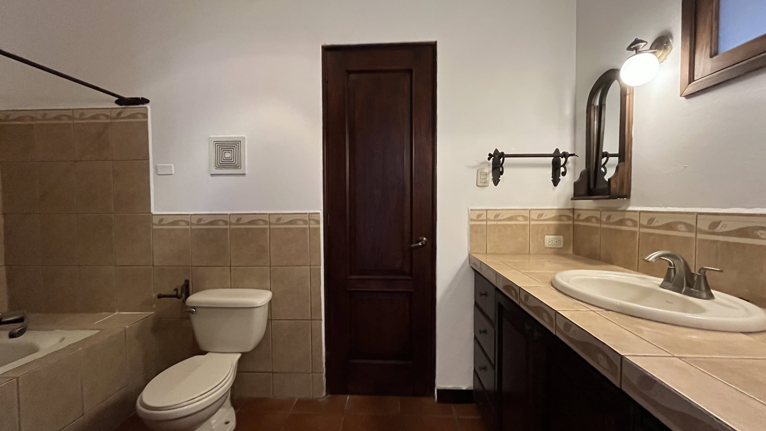 Rental oportunity, south side of La Antigua, just 2kms from the Central Park, unfurnished.