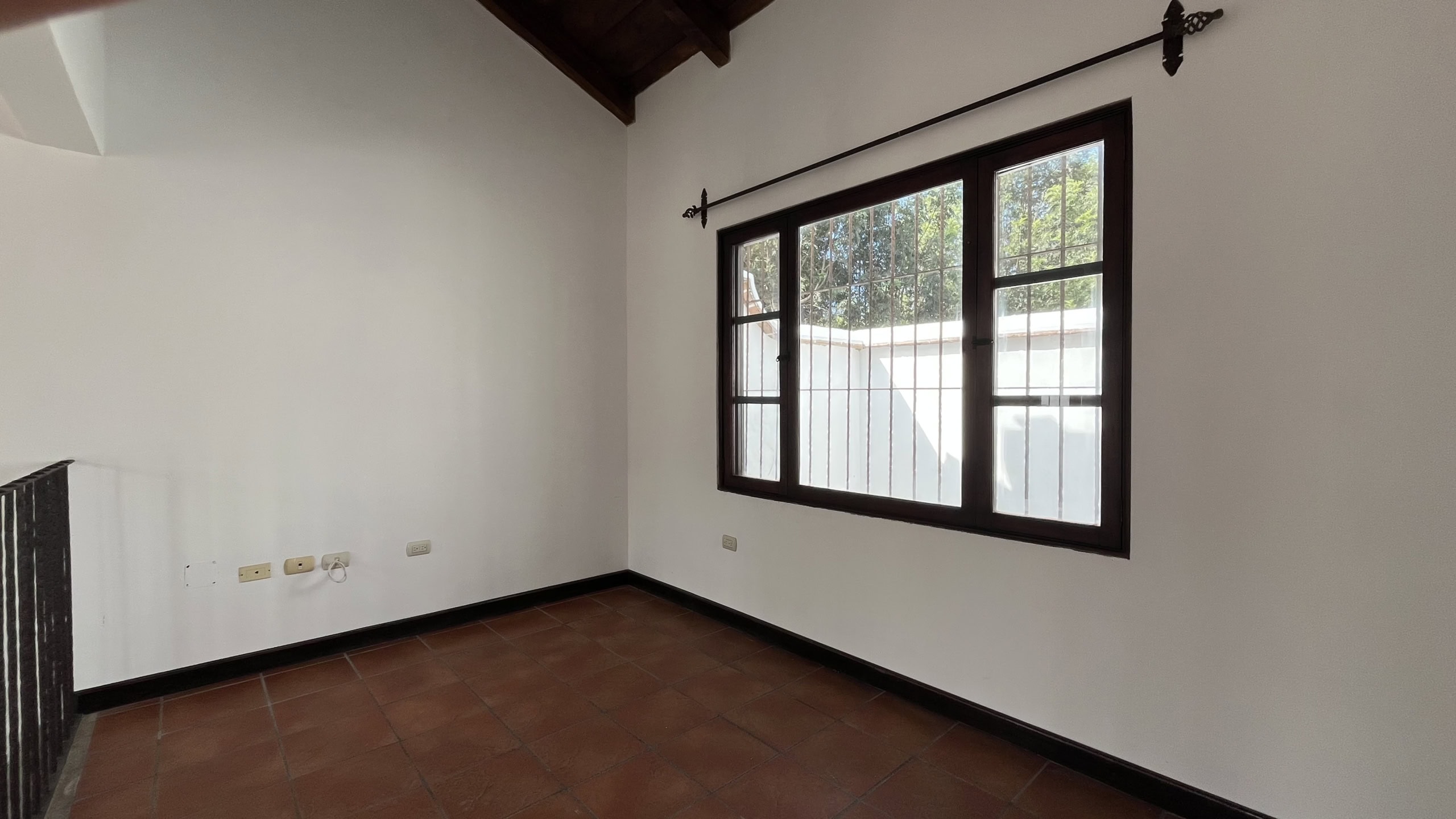 Rental oportunity, south side of La Antigua, just 2kms from the Central Park, unfurnished.