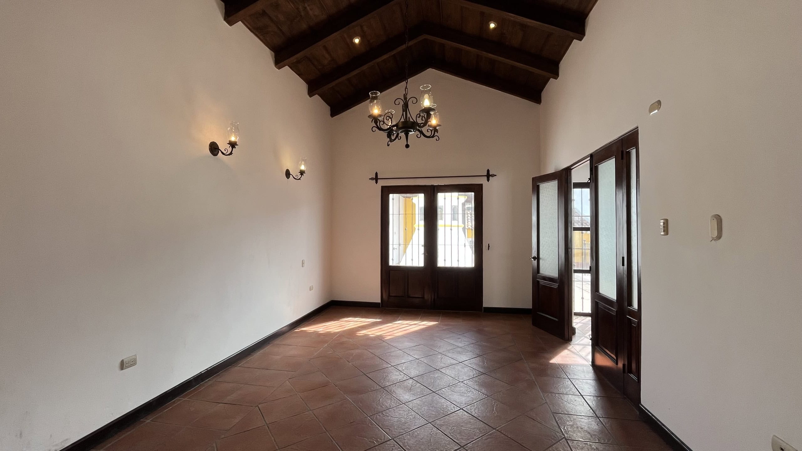 Rental oportunity, south side of La Antigua, just 2kms from the Central Park, unfurnished.