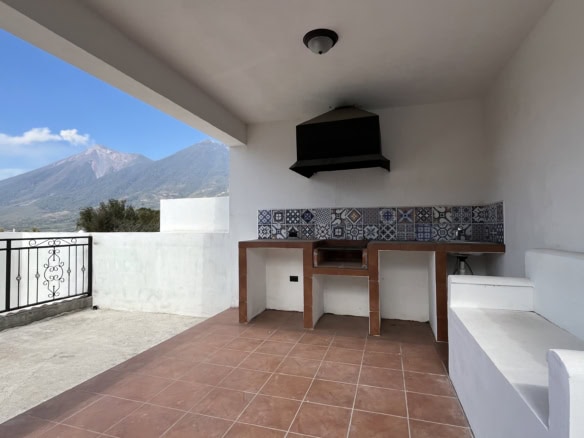 4 BEDROOM HOUSE FOR RENT, BRAND NEW