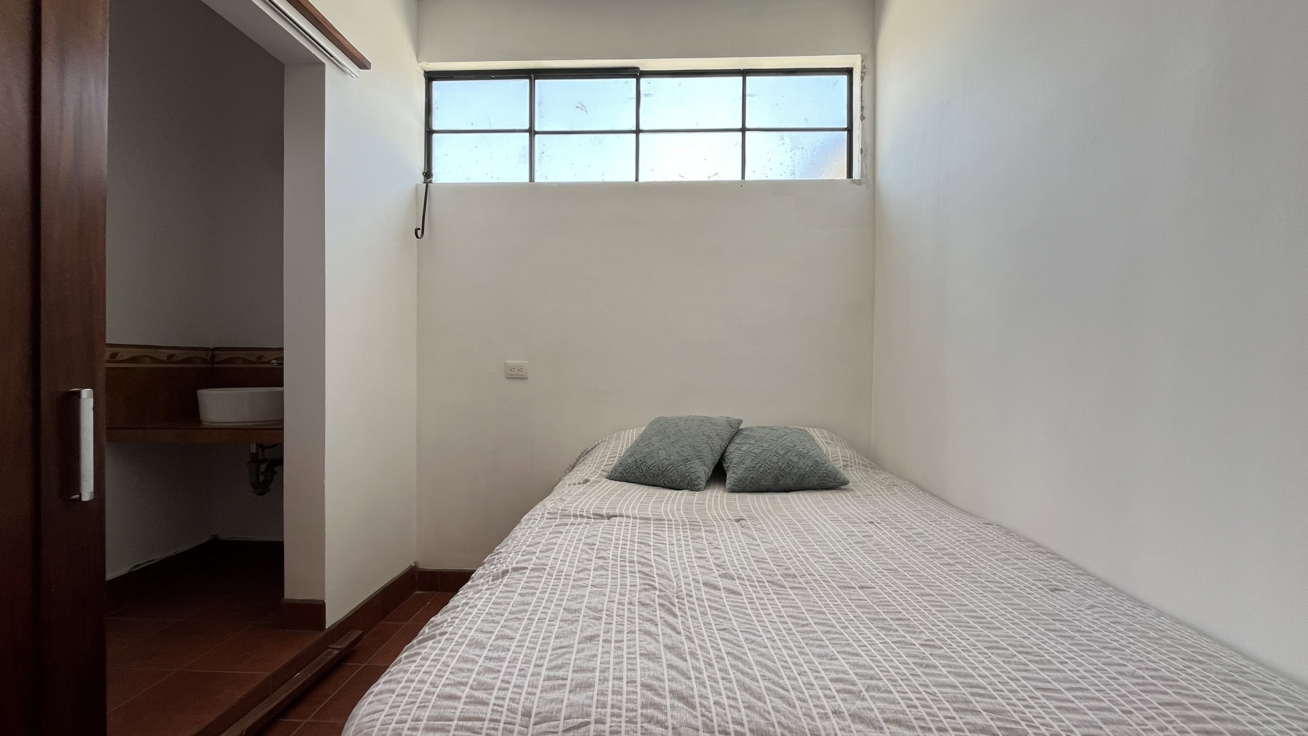 LITTLE STUDIO FOR RENT, PRIVATE BATHROOM AND BALCONY