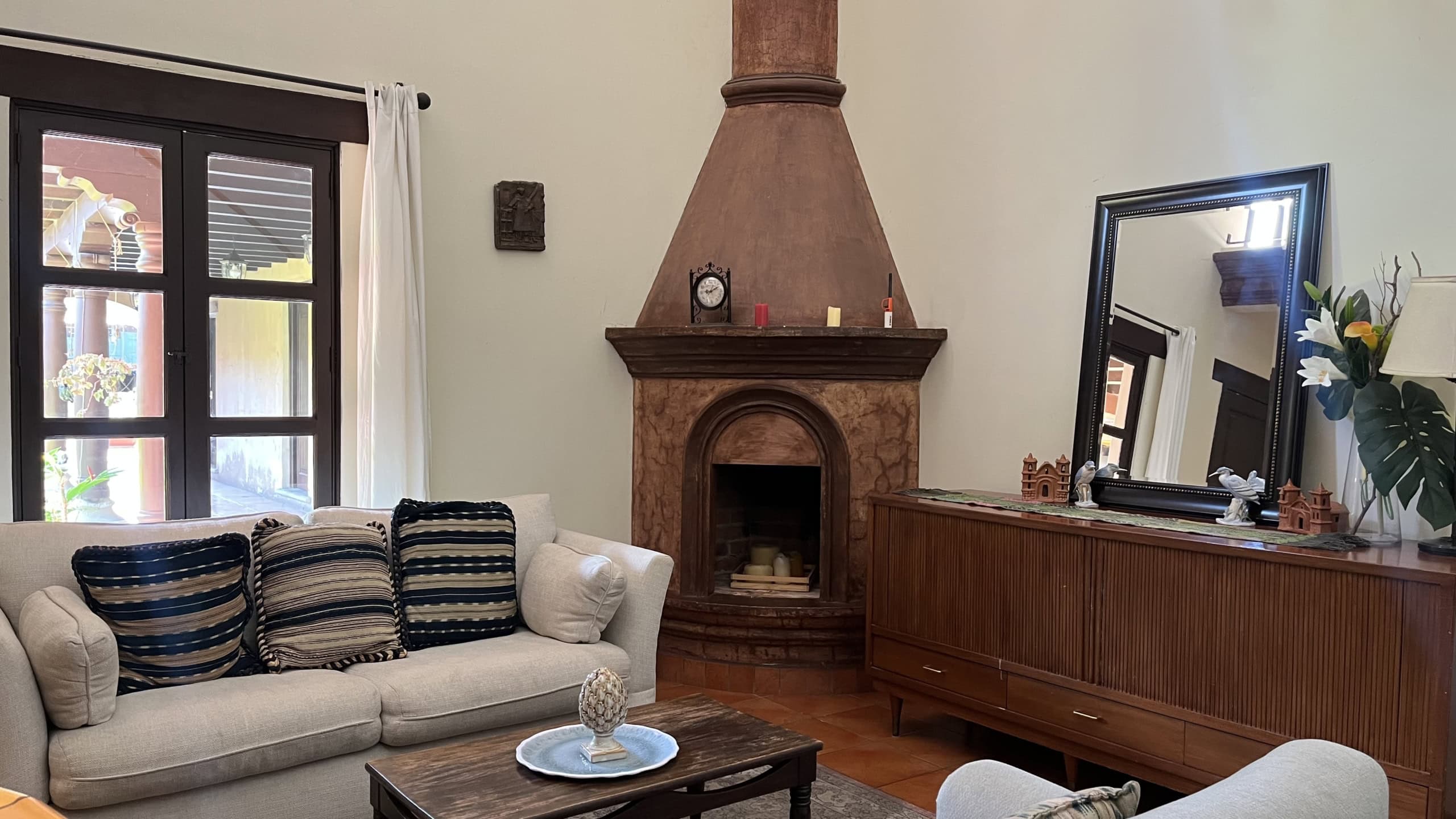 Charming small house inside a gated community, just minutes from Antigua.