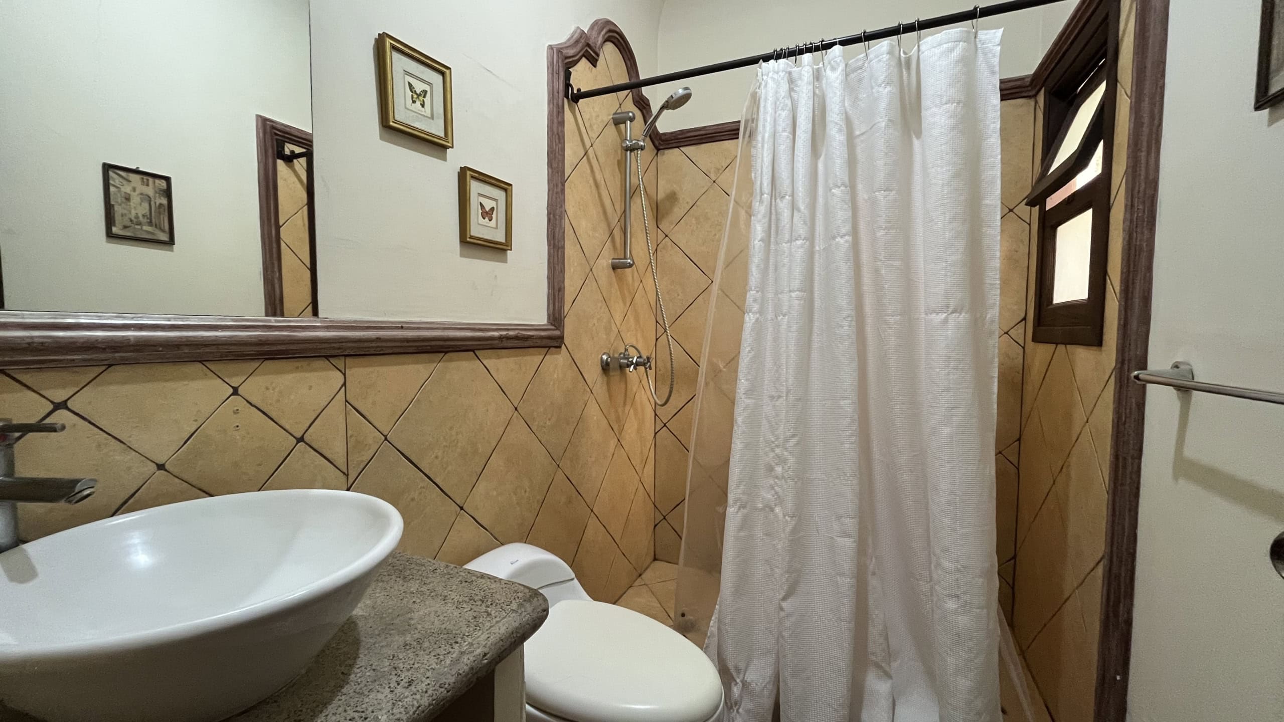 Charming small house inside a gated community, just minutes from Antigua.