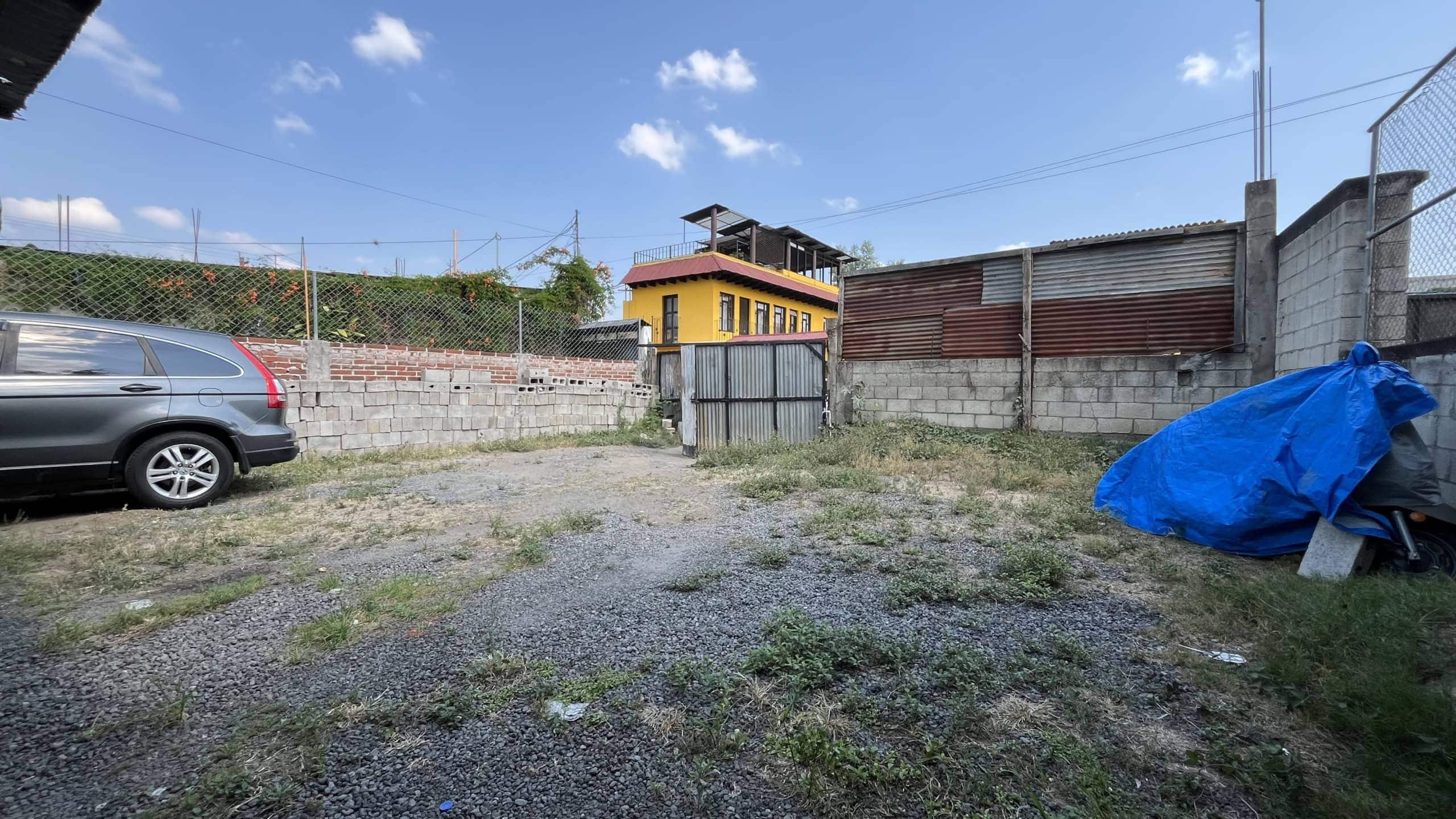 Lot for sale in Ciudad Vieja, just 2 blocks from the main square, non-gated.