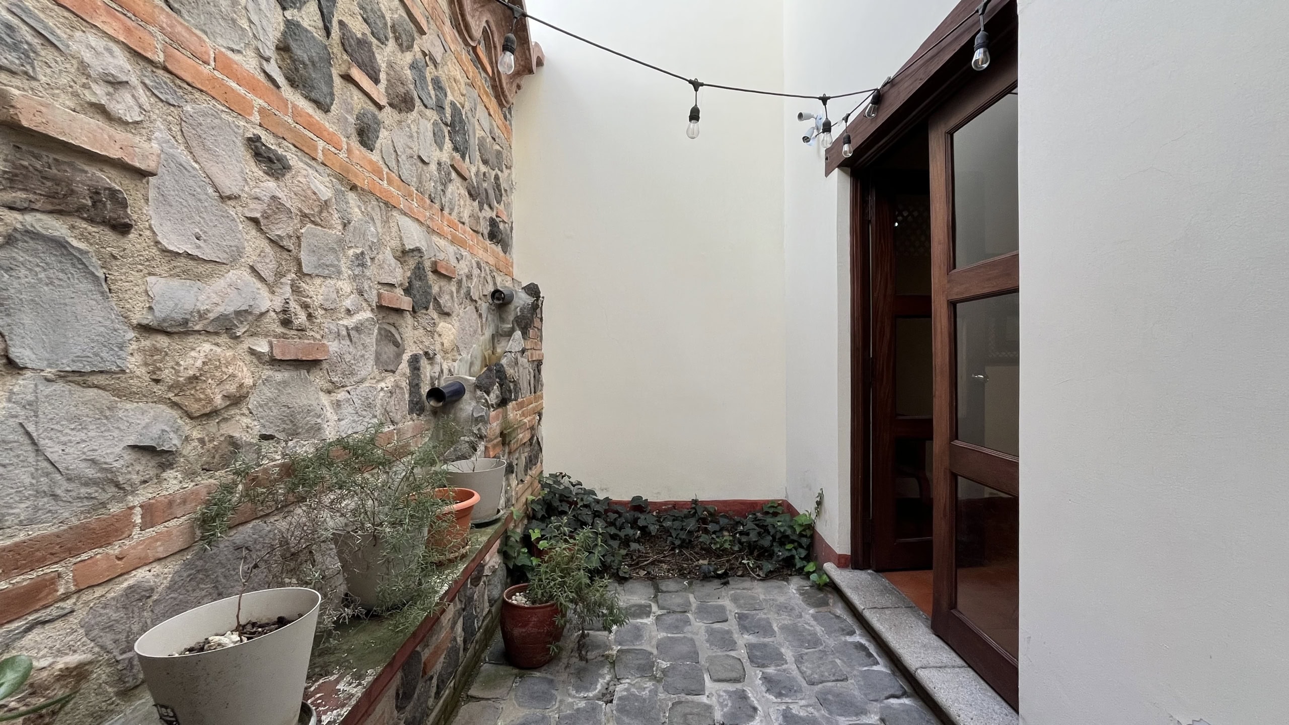 Charming small house inside a gated community, just minutes from Antigua.