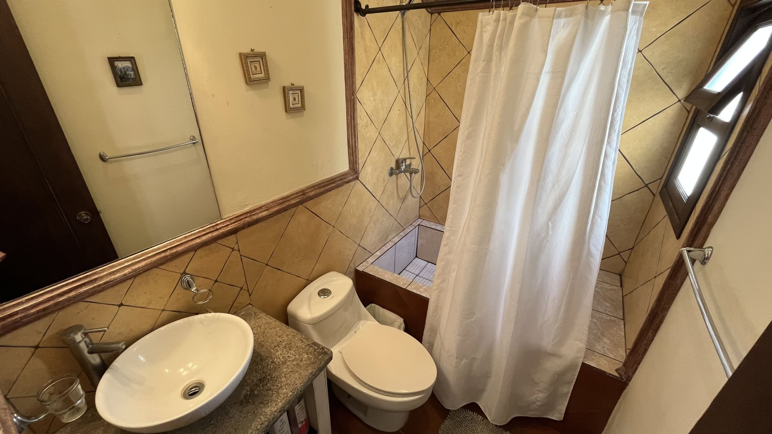 Charming small house inside a gated community, just minutes from Antigua.
