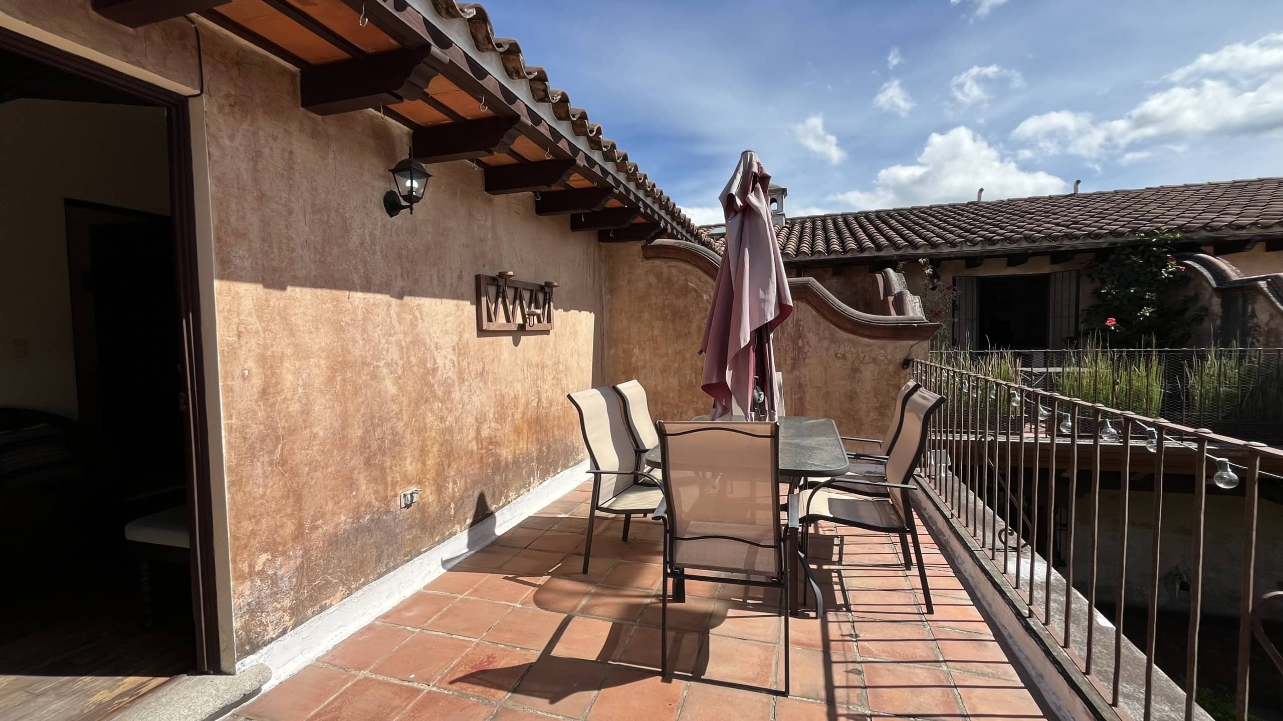 Charming small house inside a gated community, just minutes from Antigua.