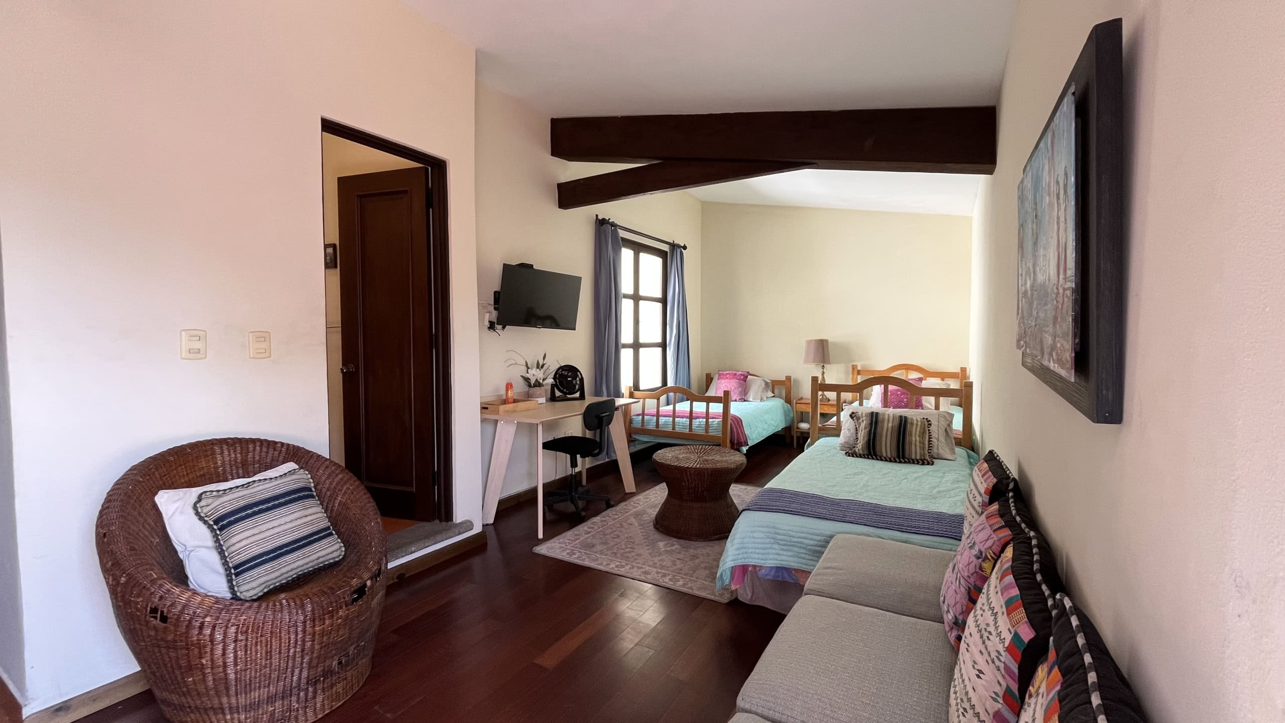 Charming small house inside a gated community, just minutes from Antigua.