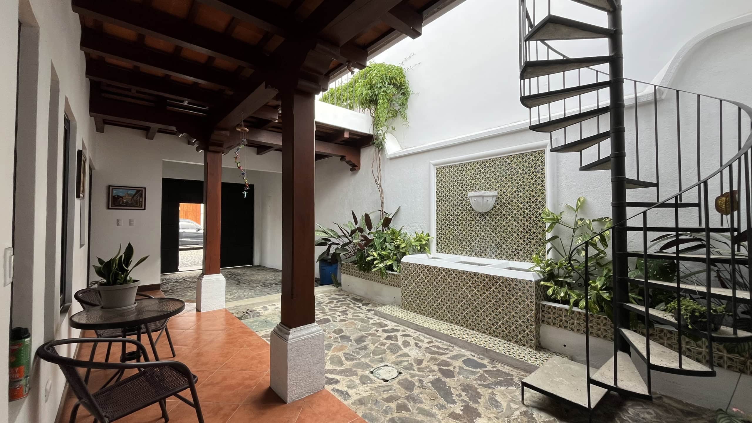 Two bedroom house for rent in Franciscanos, totally furnished.