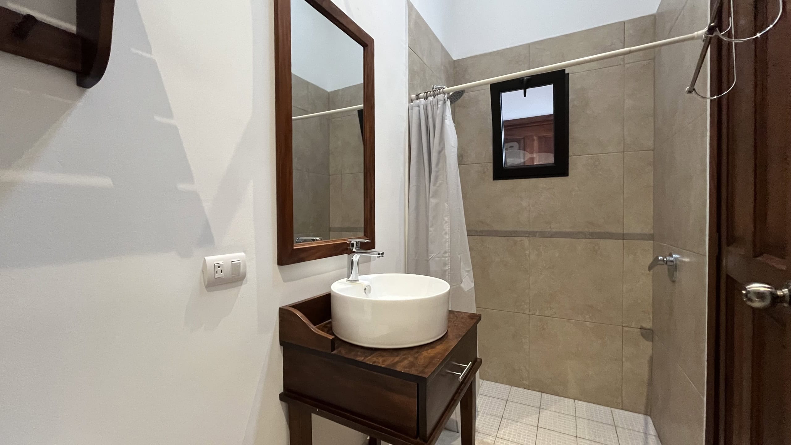 Two bedroom house for rent in Franciscanos, totally furnished.