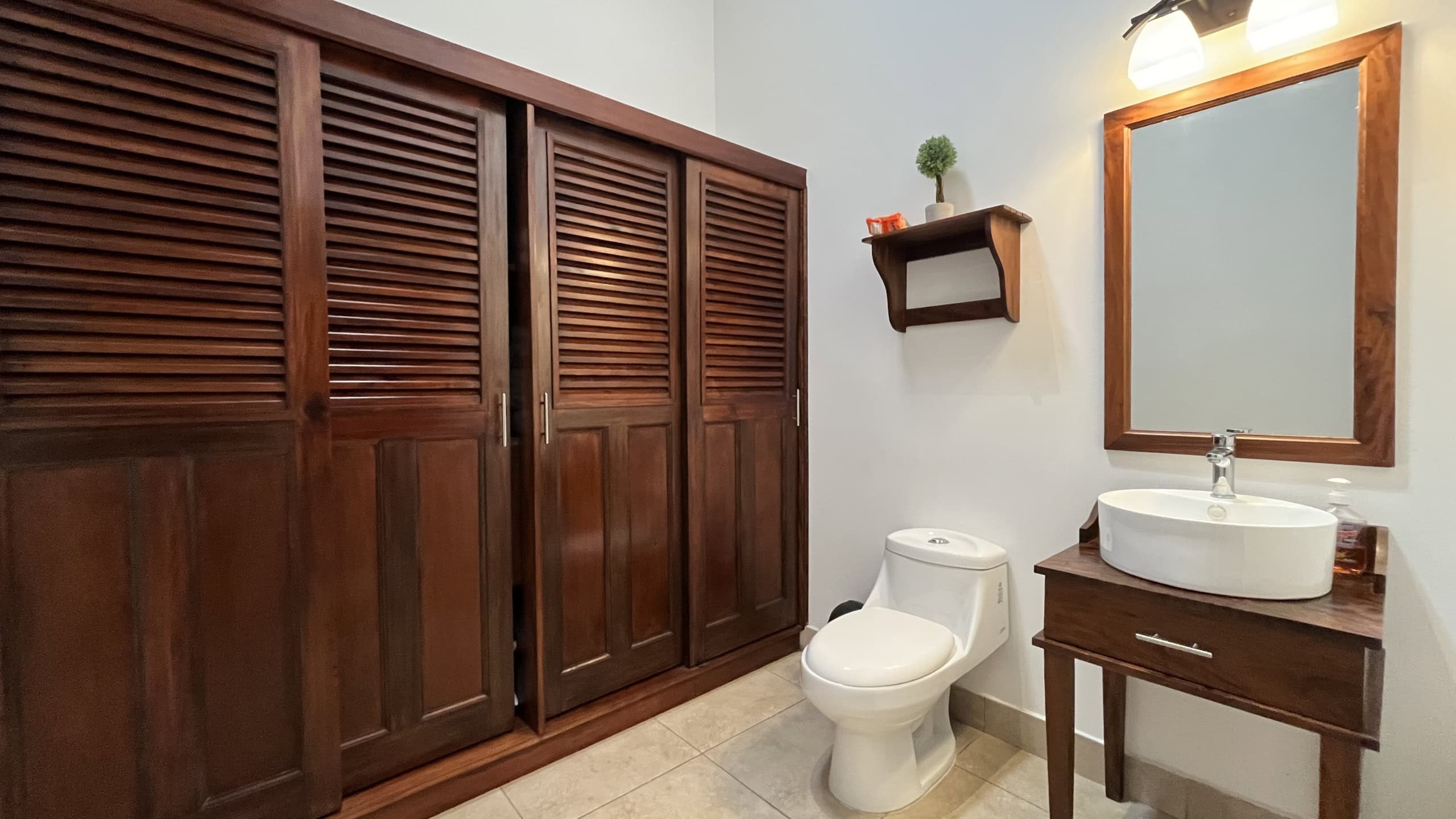 Two bedroom house for rent in Franciscanos, totally furnished.