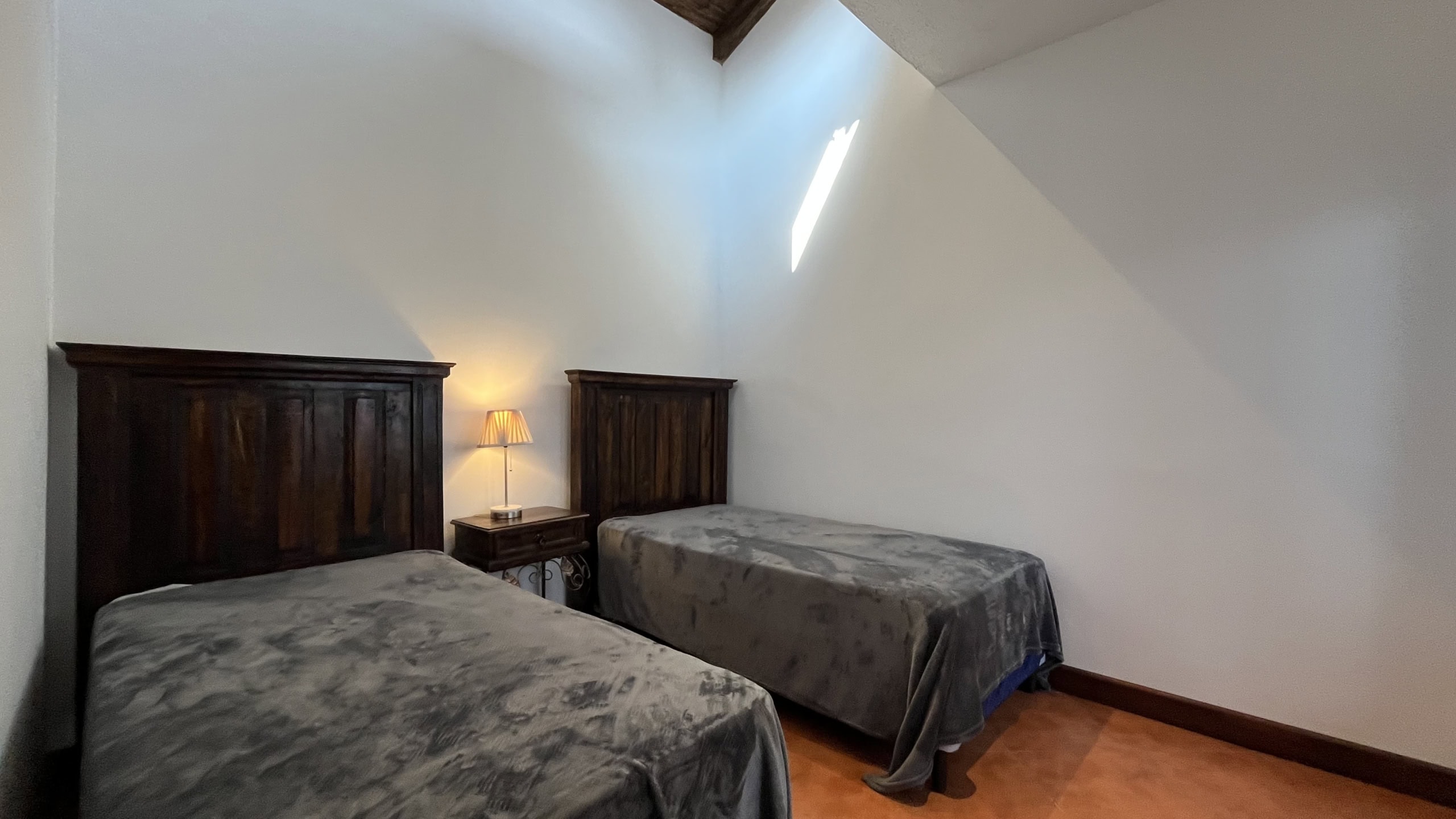 Two bedroom house for rent in Franciscanos, totally furnished.