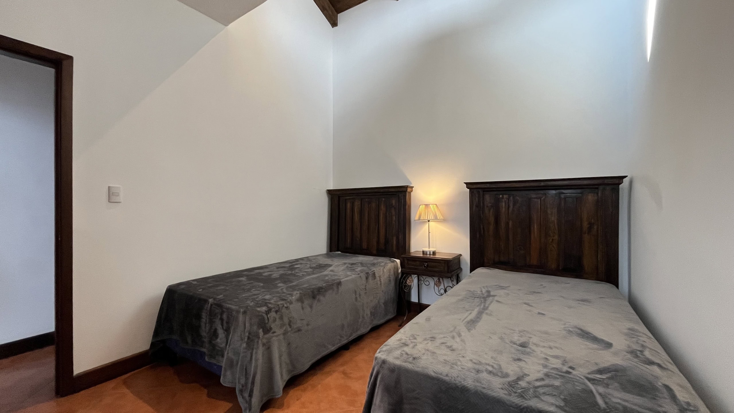 Two bedroom house for rent in Franciscanos, totally furnished.