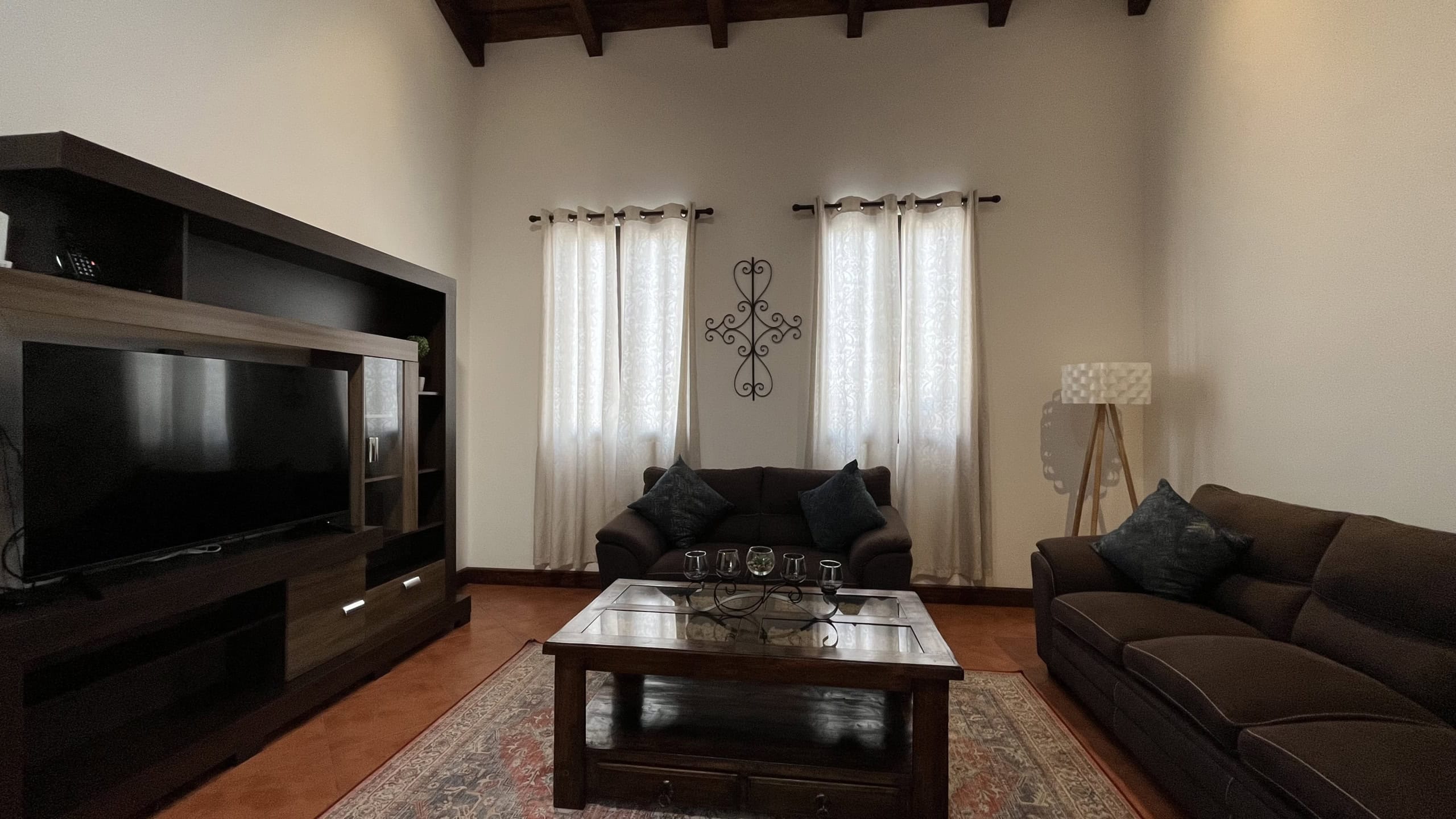 Two bedroom house for rent in Franciscanos, totally furnished.