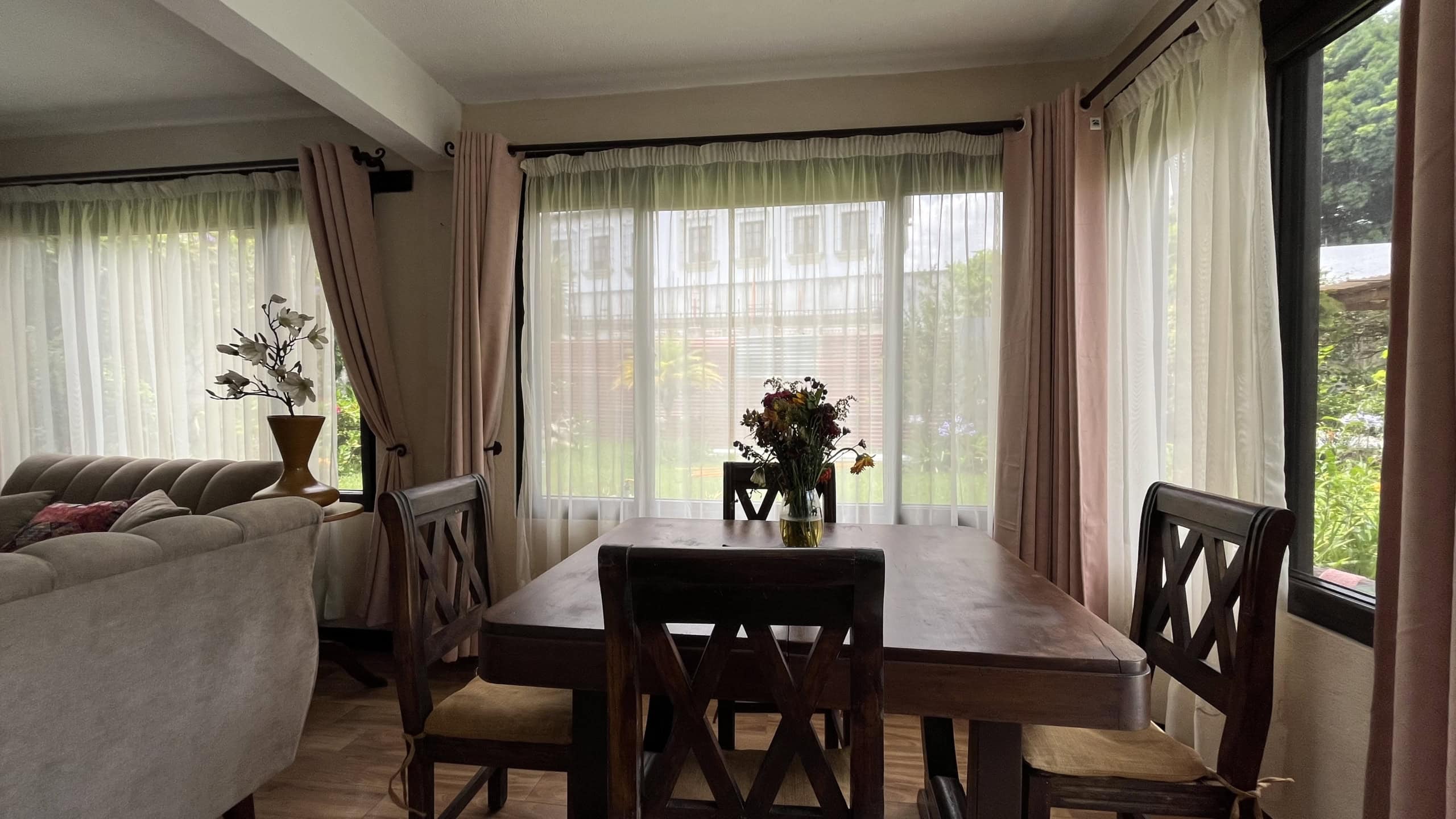 2 Bedroom aparment in Gravileas, with a shared garden.