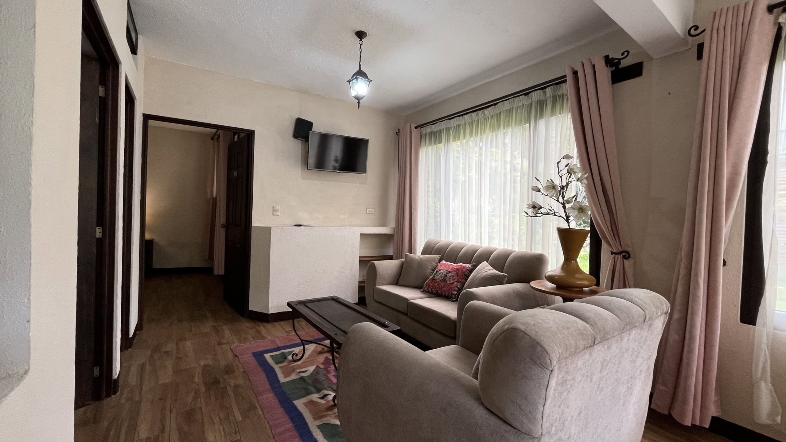 2 Bedroom aparment in Gravileas, with a shared garden.