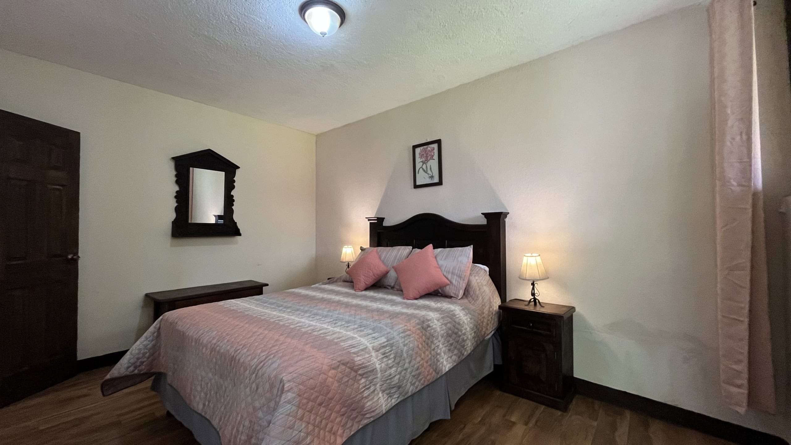 2 Bedroom aparment in Gravileas, with a shared garden.