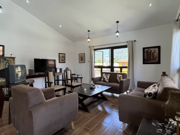 3 BEDROOM APARMENT, COMPLETELY FURNISHED, 10 MIN FROM DOWNTOWN ANTIGUA