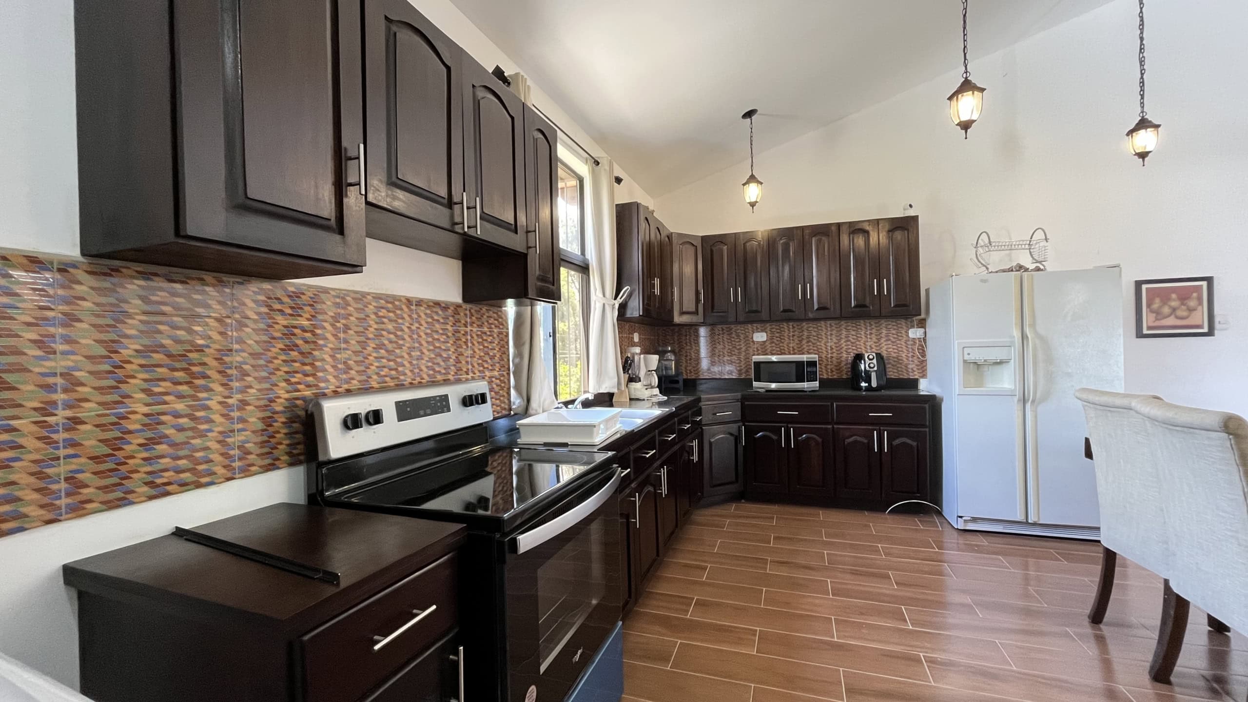 3 BEDROOM APARMENT, COMPLETELY FURNISHED, 10 MIN FROM DOWNTOWN ANTIGUA