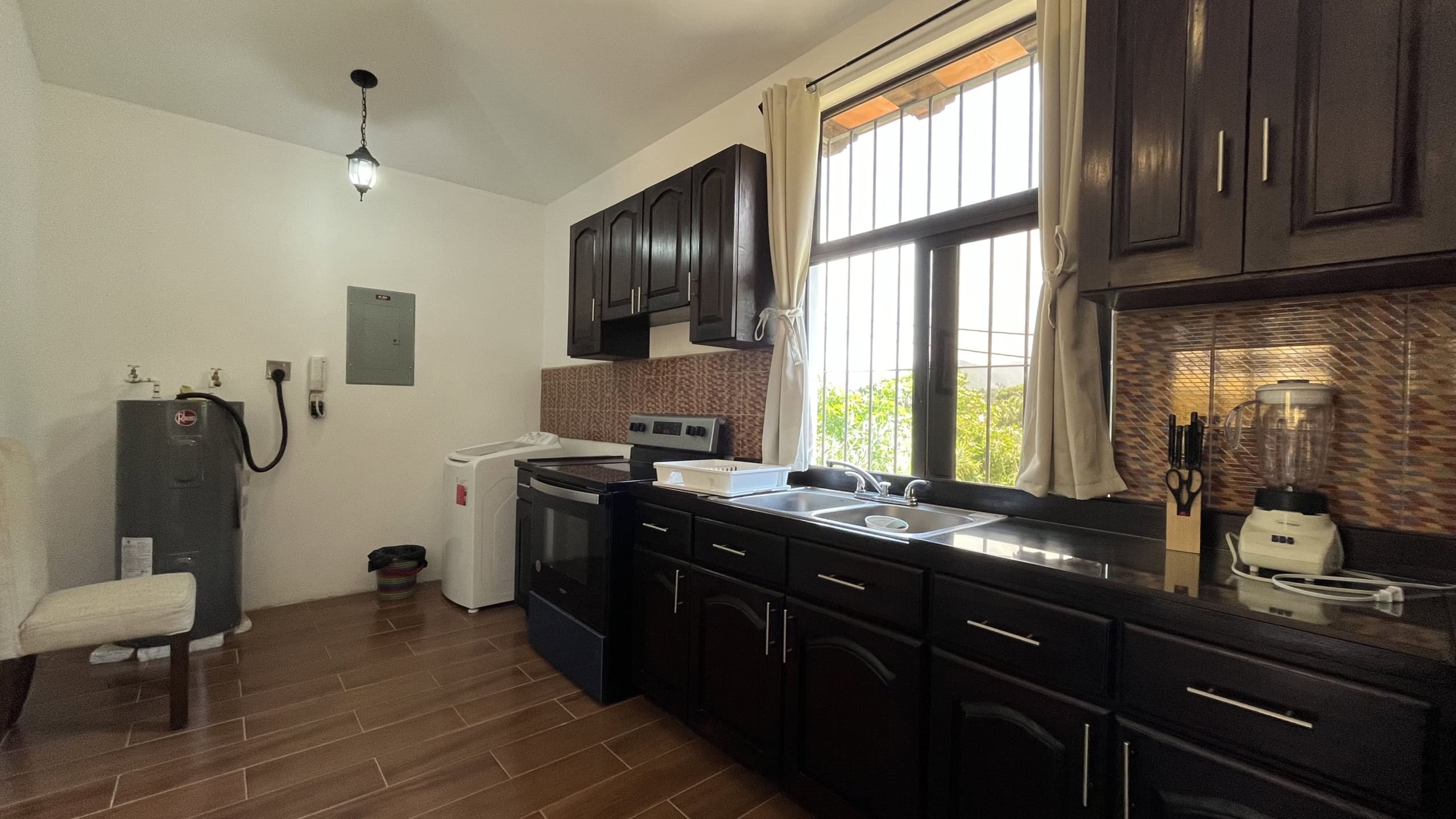3 BEDROOM APARMENT, COMPLETELY FURNISHED, 10 MIN FROM DOWNTOWN ANTIGUA