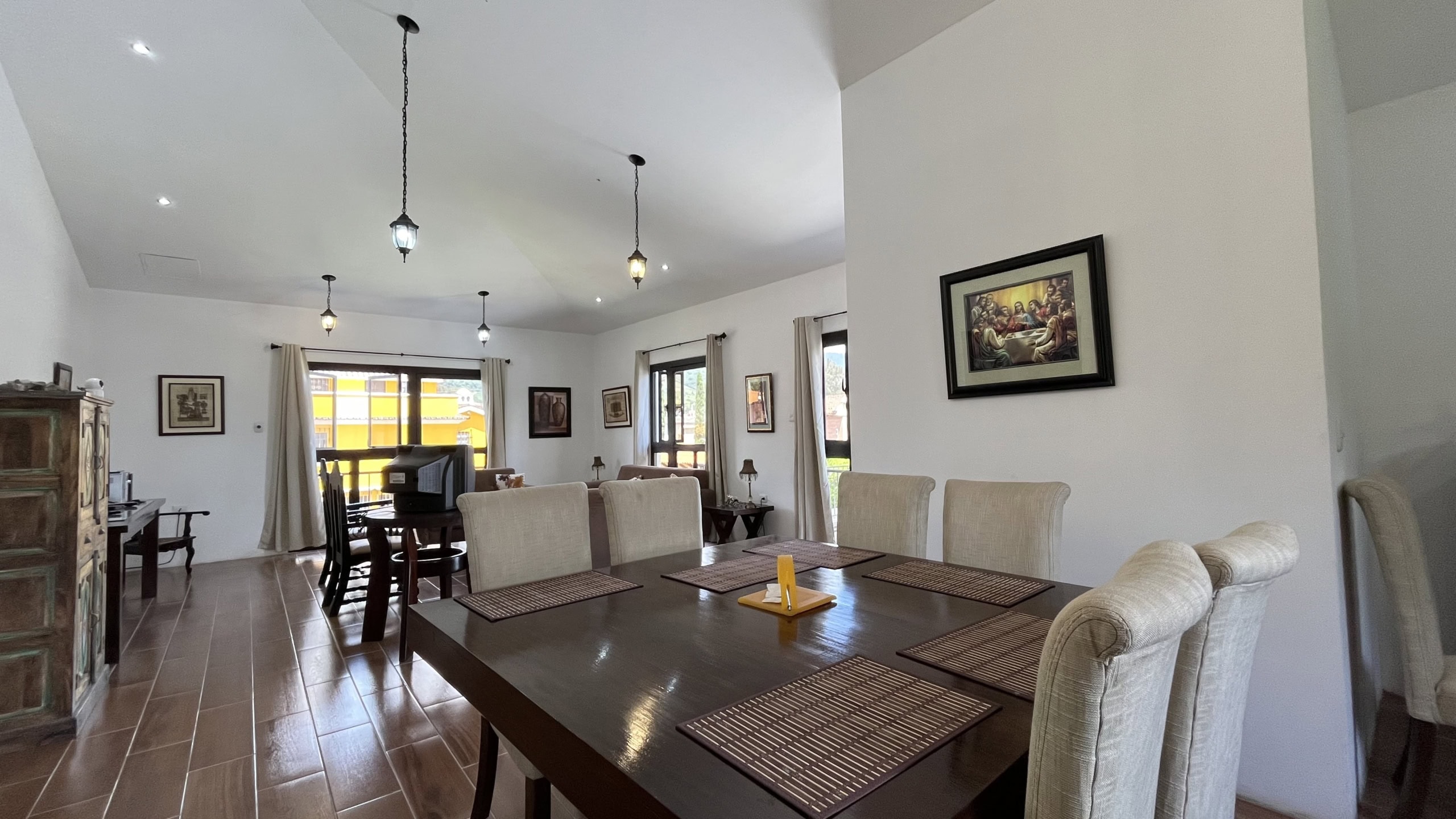 3 BEDROOM APARMENT, COMPLETELY FURNISHED, 10 MIN FROM DOWNTOWN ANTIGUA