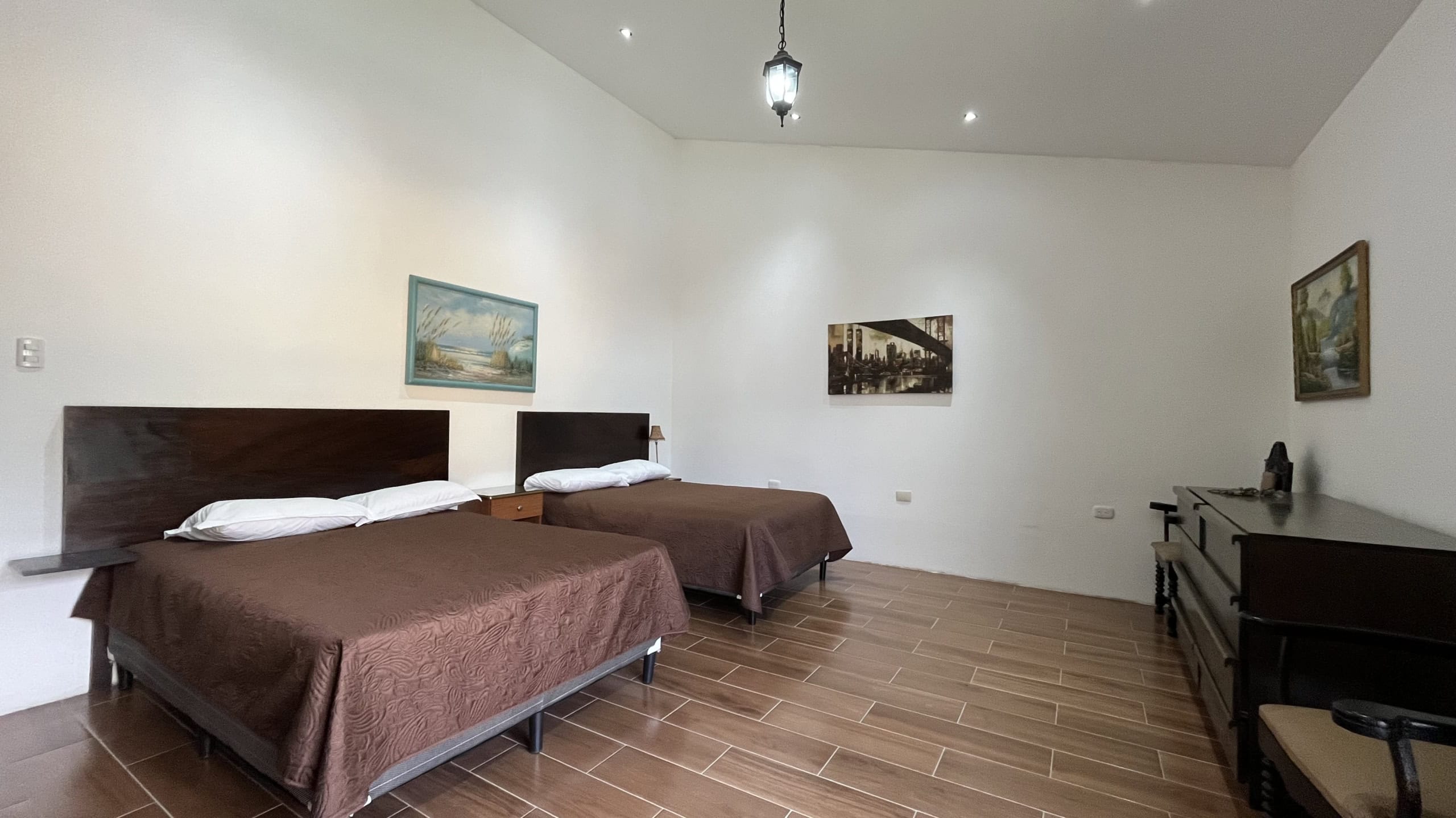 3 BEDROOM APARMENT, COMPLETELY FURNISHED, 10 MIN FROM DOWNTOWN ANTIGUA