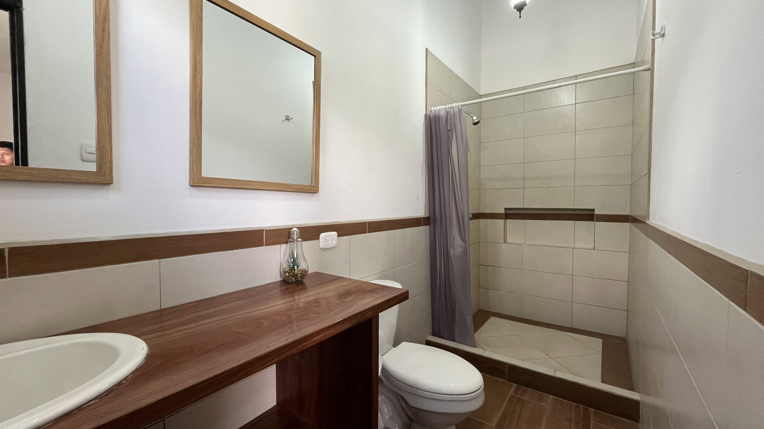 3 BEDROOM APARMENT, COMPLETELY FURNISHED, 10 MIN FROM DOWNTOWN ANTIGUA