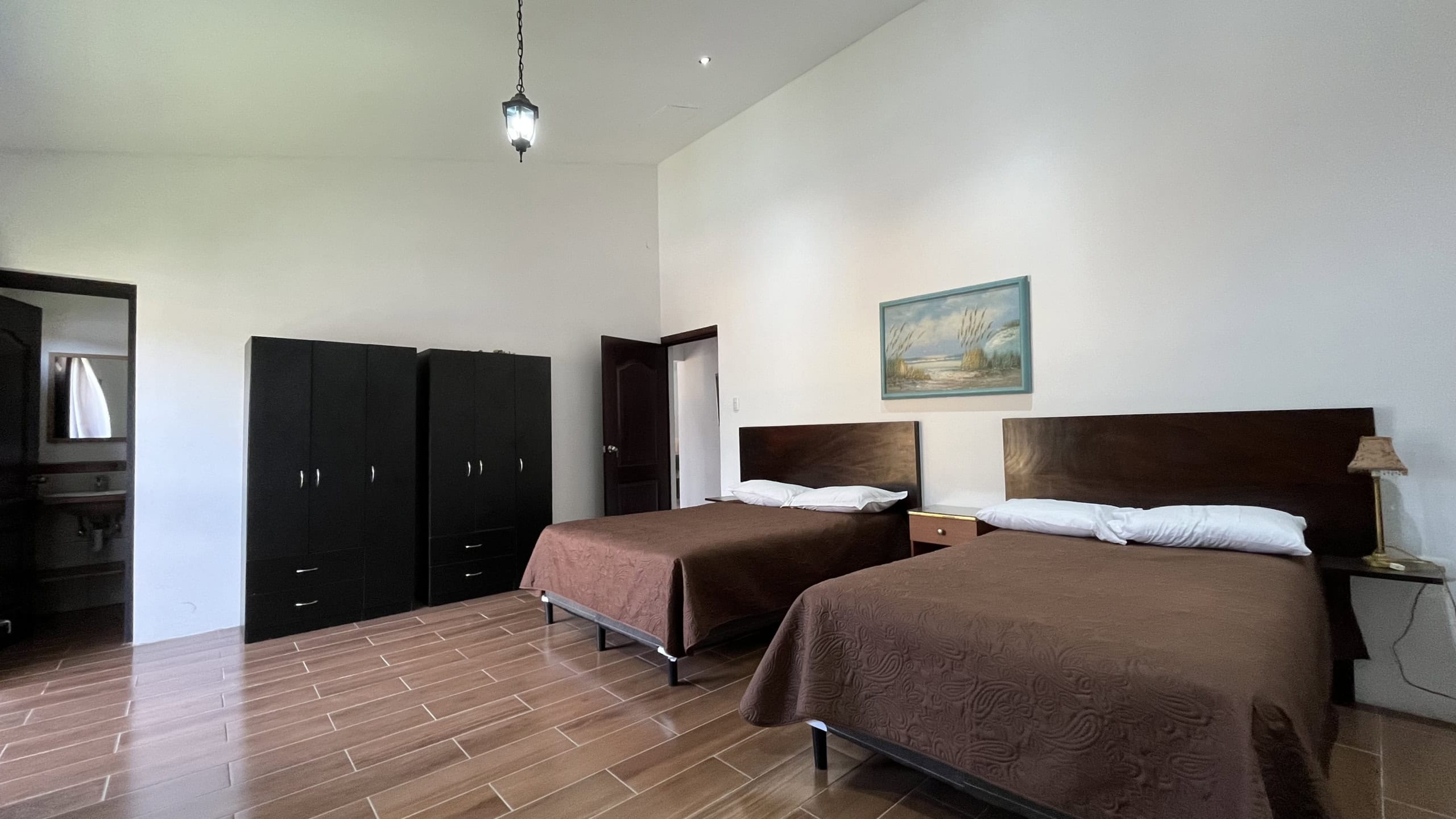 3 BEDROOM APARMENT, COMPLETELY FURNISHED, 10 MIN FROM DOWNTOWN ANTIGUA