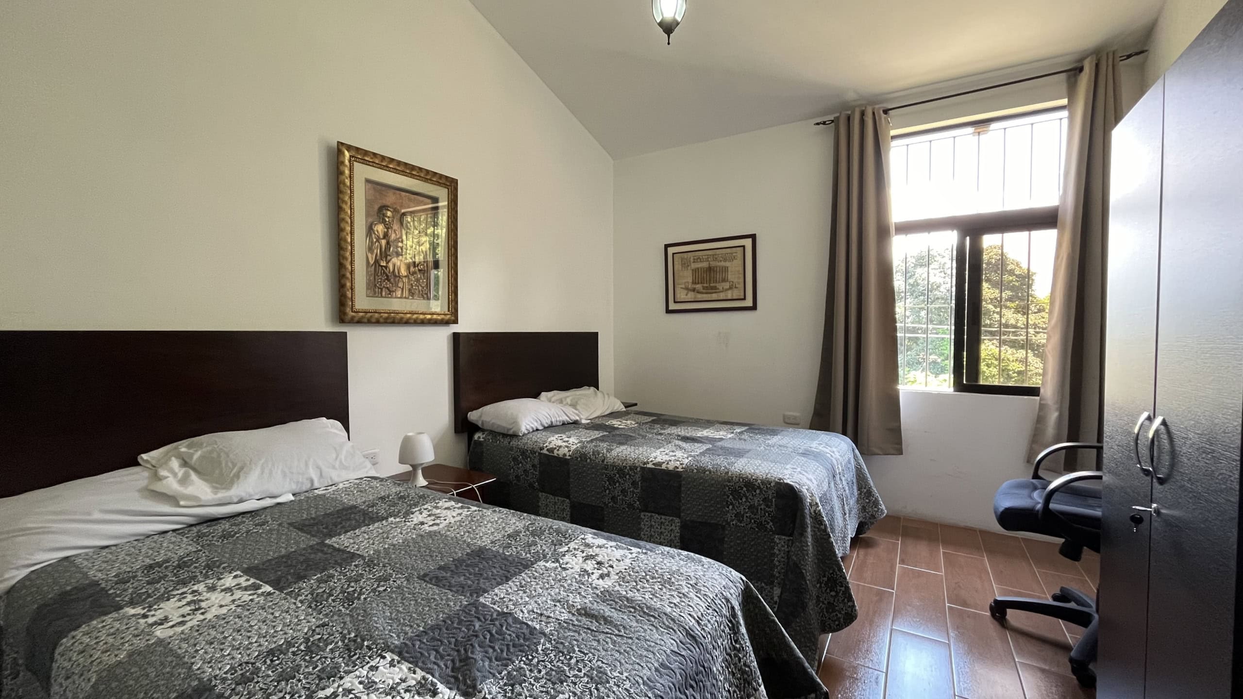 3 BEDROOM APARMENT, COMPLETELY FURNISHED, 10 MIN FROM DOWNTOWN ANTIGUA