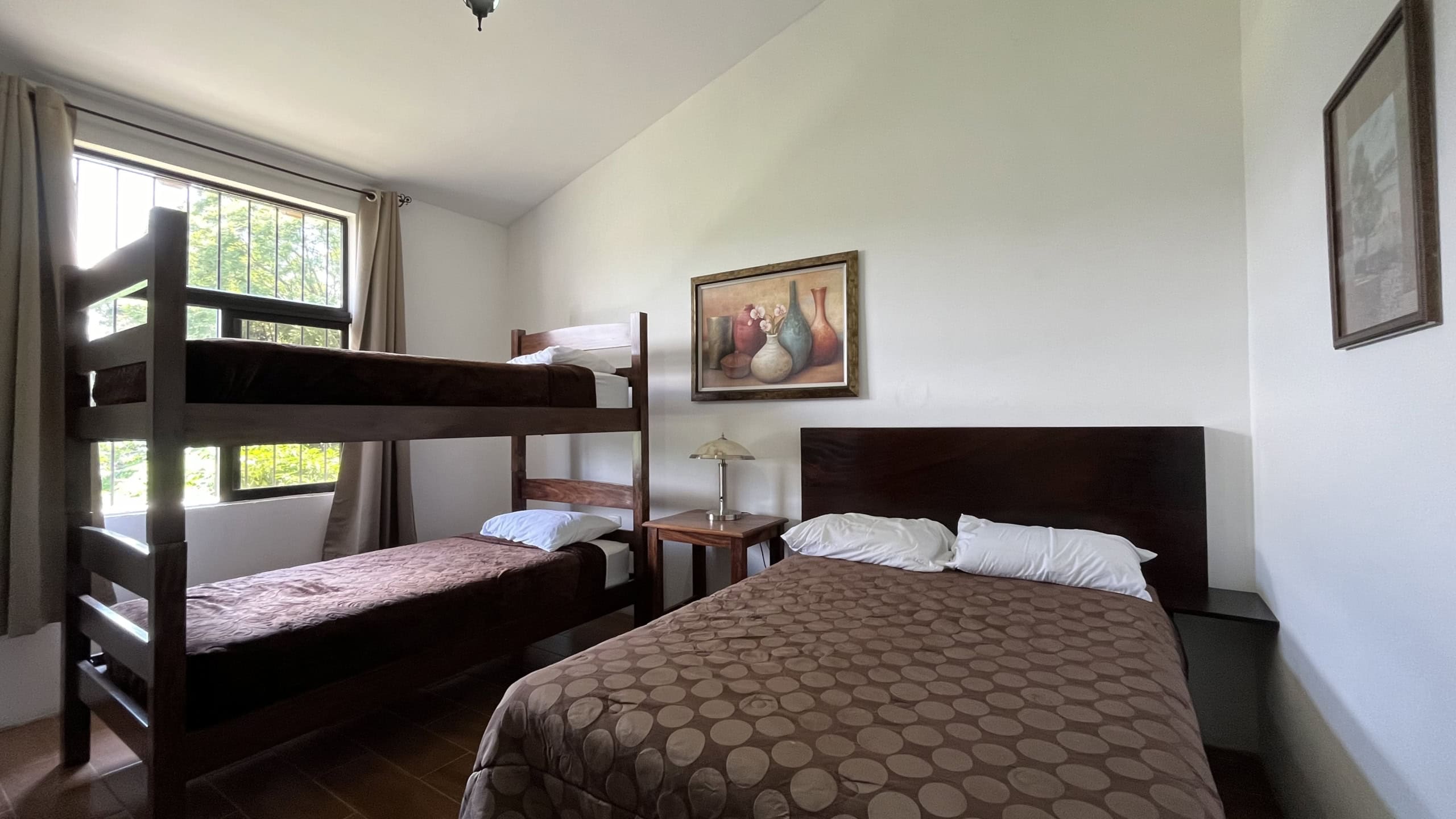 3 BEDROOM APARMENT, COMPLETELY FURNISHED, 10 MIN FROM DOWNTOWN ANTIGUA