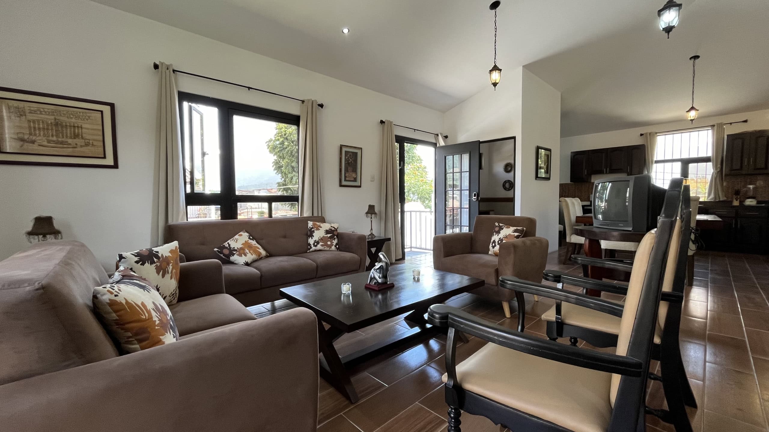 3 BEDROOM APARMENT, COMPLETELY FURNISHED, 10 MIN FROM DOWNTOWN ANTIGUA