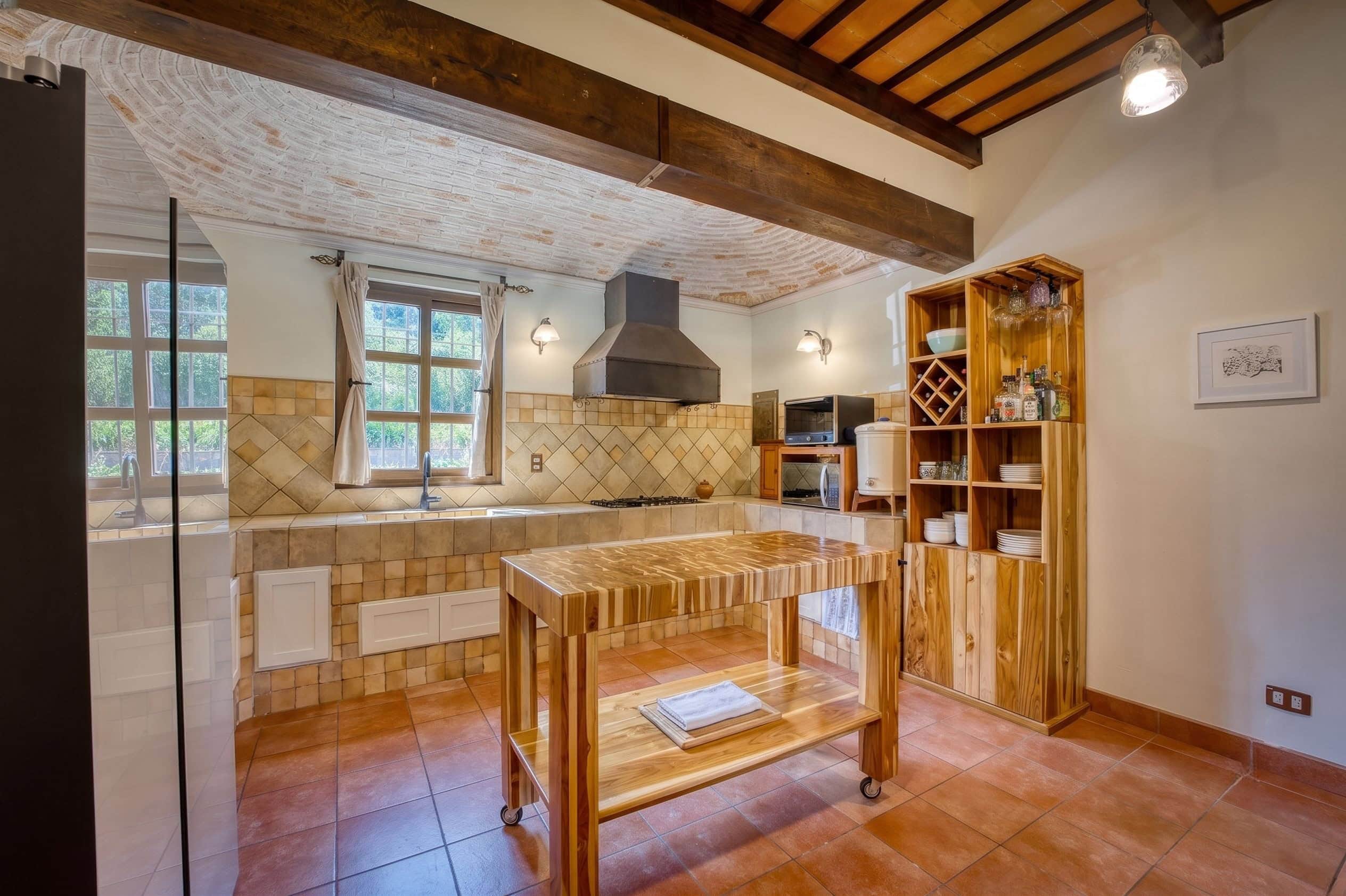 Move-In-Ready 4BR Home with Uninterrupted Volcano Views